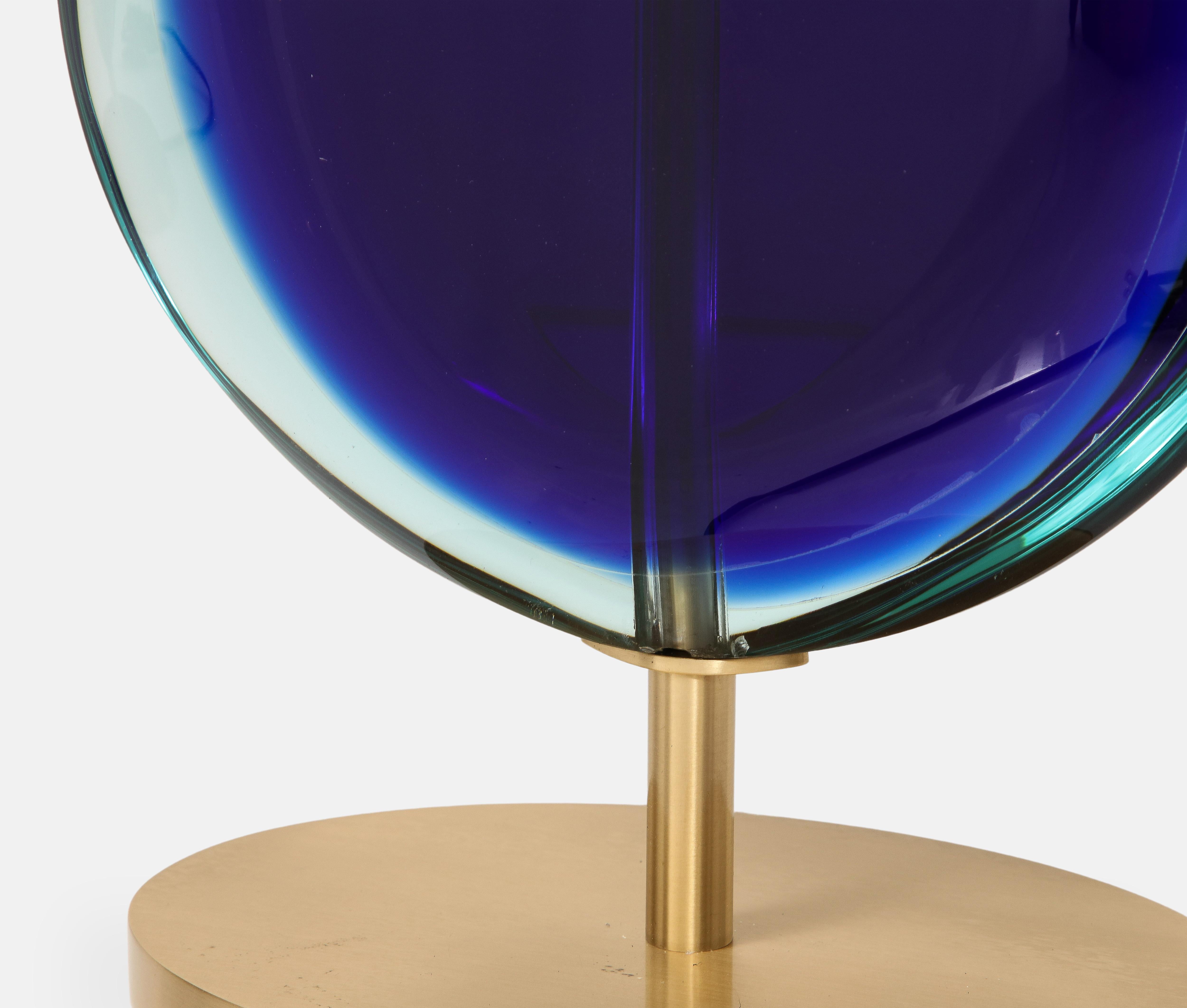 Effetto Vetro Paire de lampes de table contemporaines en verre bleu et laiton en vente 1