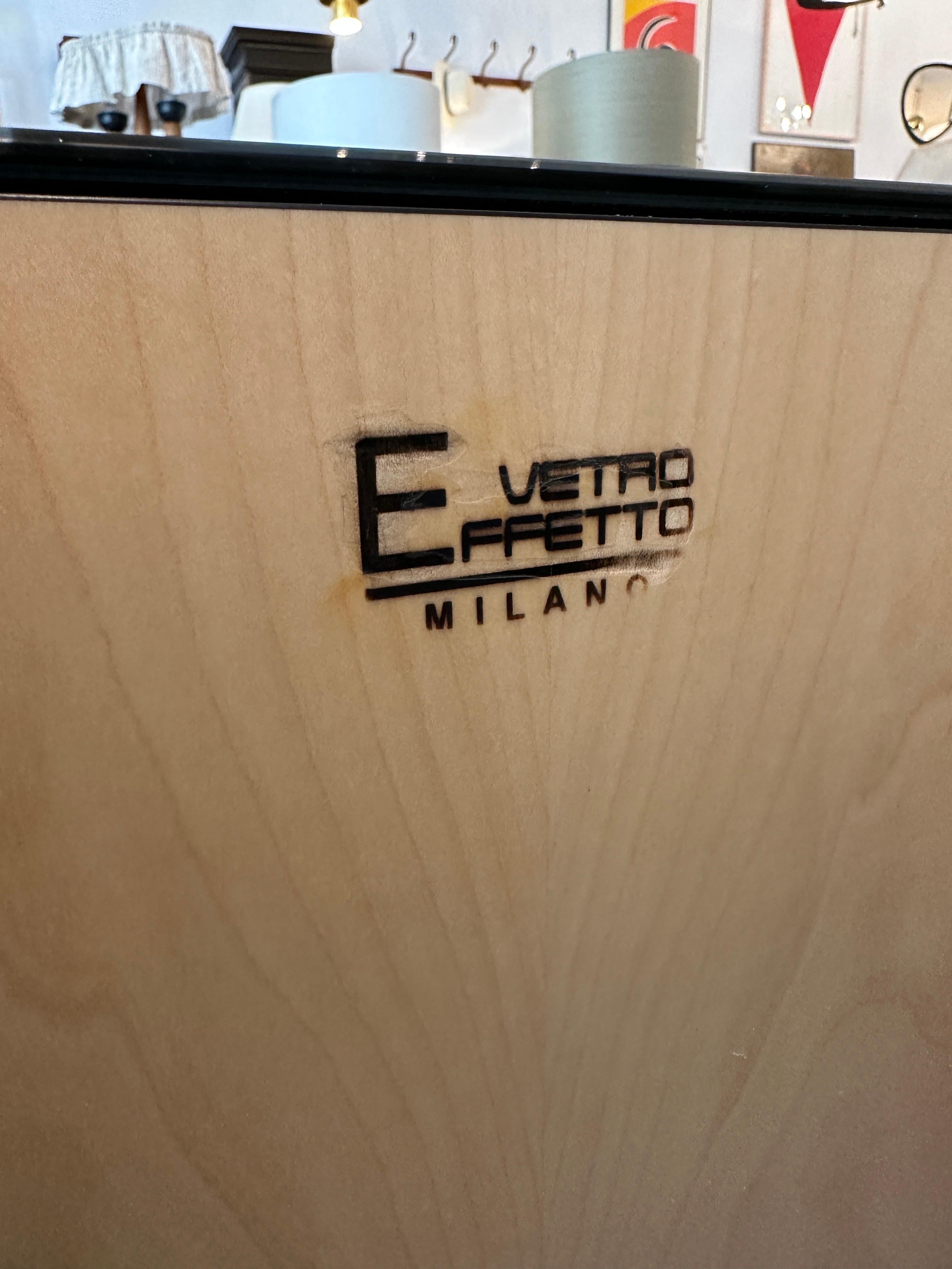 EFFETTO VETRO Armadio con specchio colorato verde italiano (due disponibili) in vendita 2