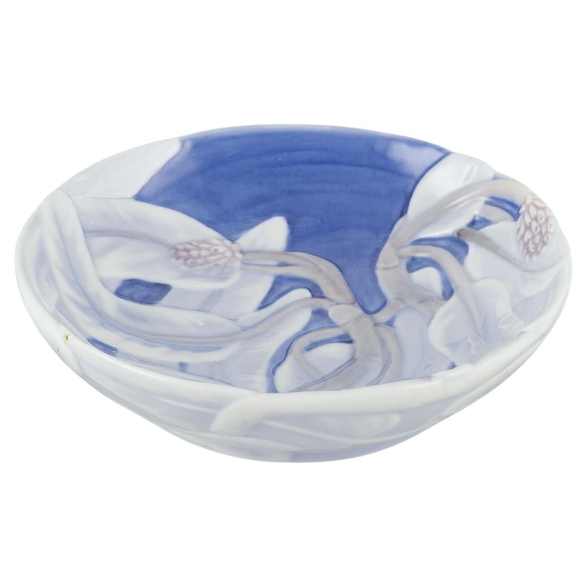 Effie Hegermann-Lindencrone pour Bing & Grøndahl. Bol en porcelaine Art Nouveau. en vente