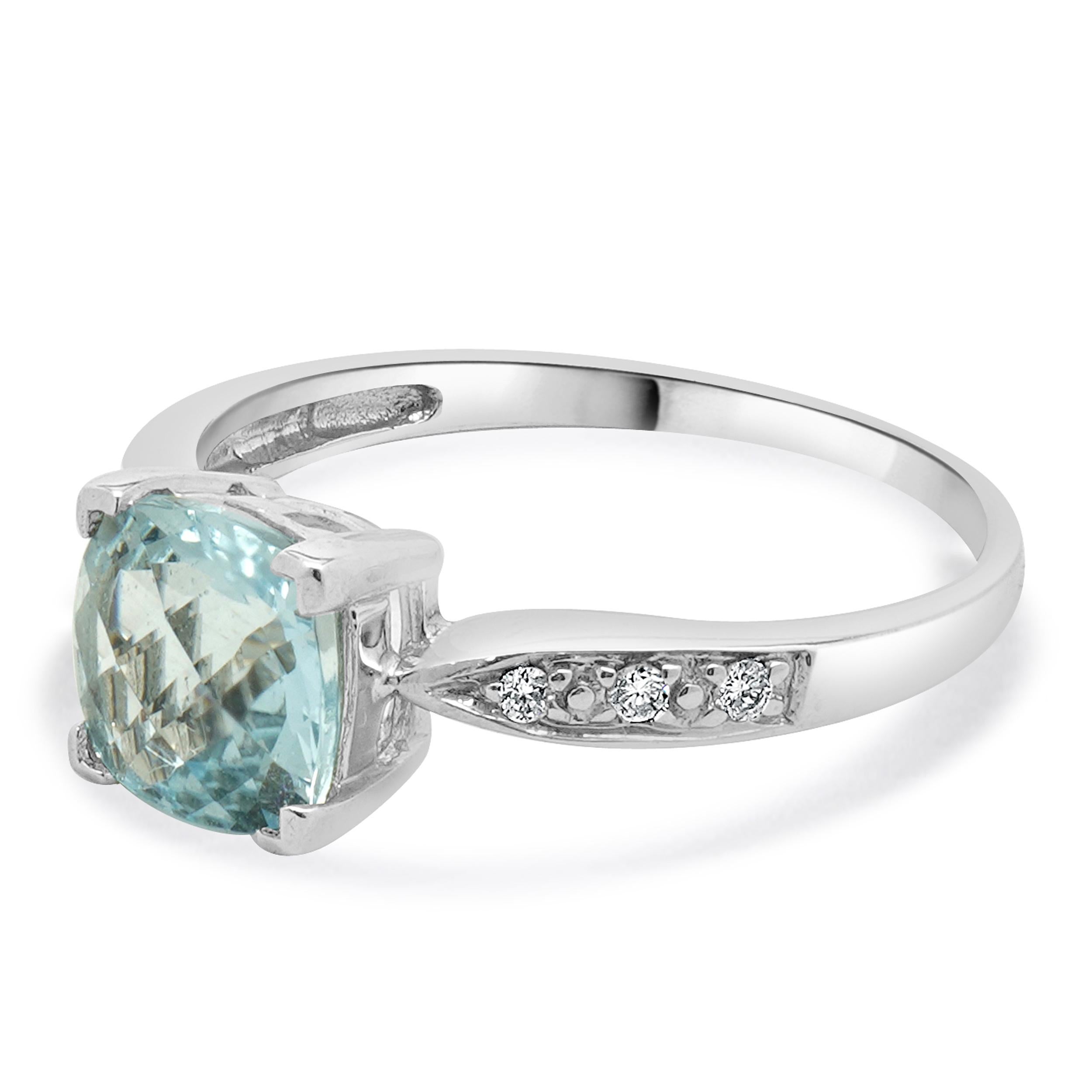 Designer: Effy
Materiale: oro bianco 14 carati
Diamanti: 6 diamanti rotondi taglio brillante = 0,06cttw
Colore: H
Chiarezza: SI2
Acquamarina: 1 taglio a cuscino = 1,29ct
Peso: 2.00 grammi
