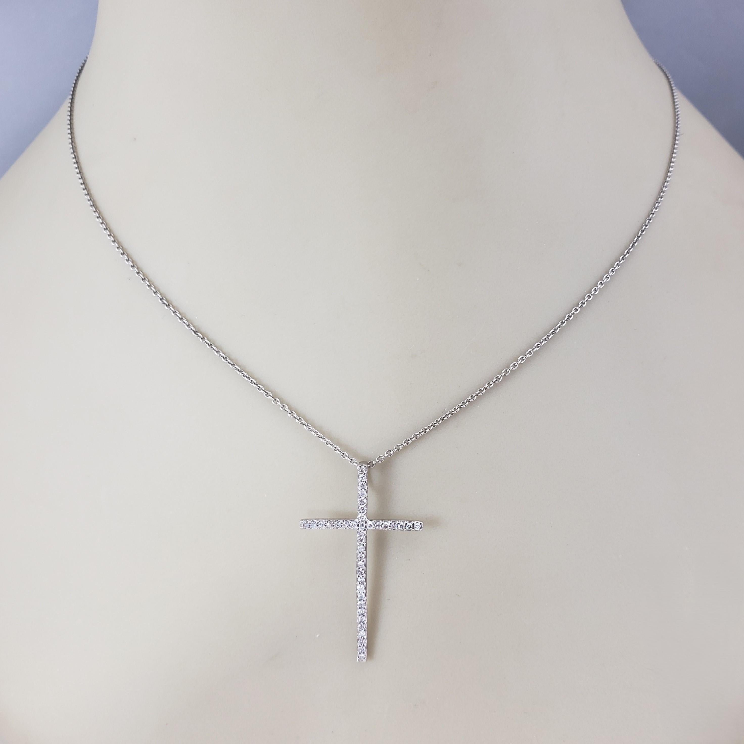 Ciondolo a croce con diamante in oro bianco di Effy 14 carati #20599 in vendita 2