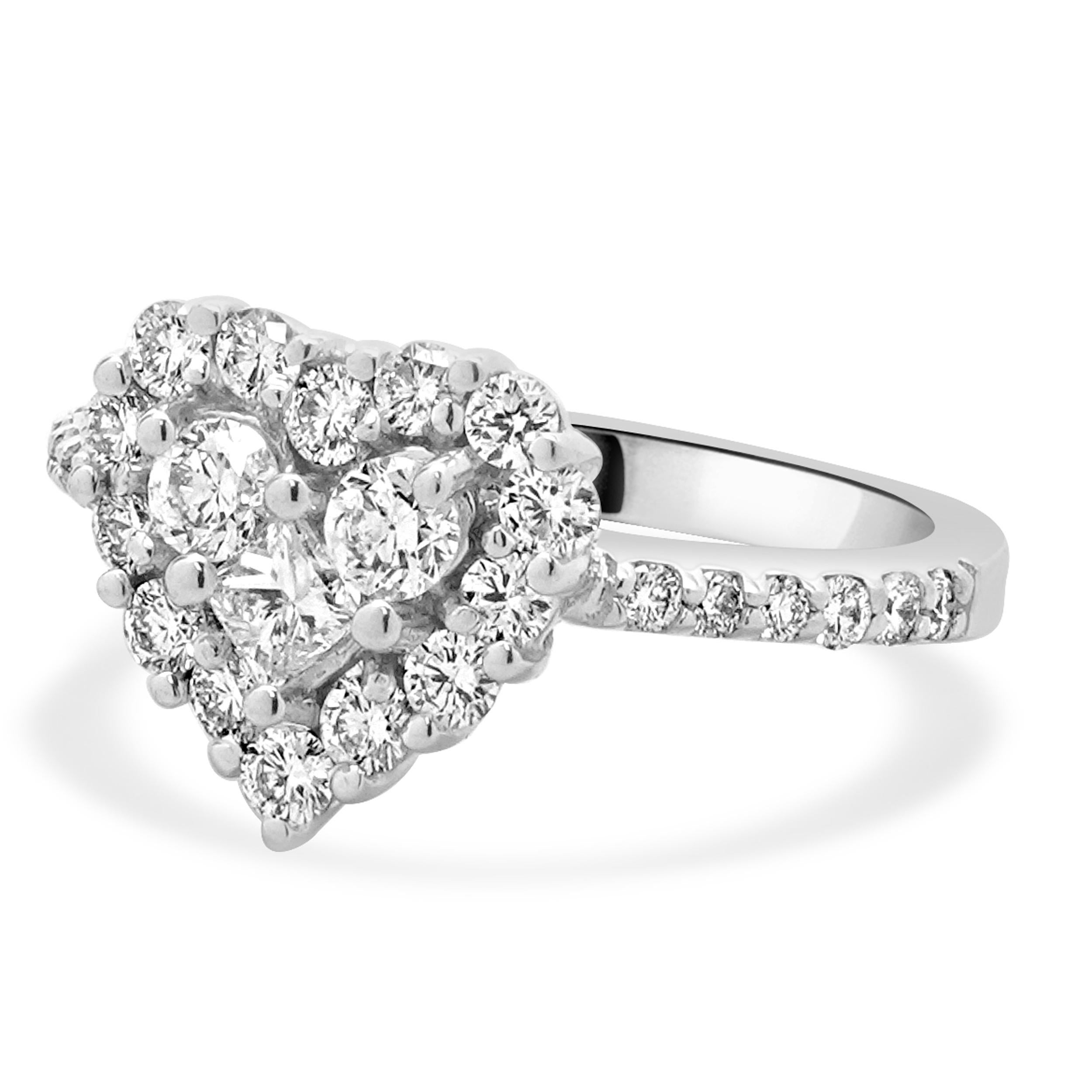Effy 14 Karat White Gold Diamond Heart Ring In Excellent Condition For Sale In Scottsdale, AZ