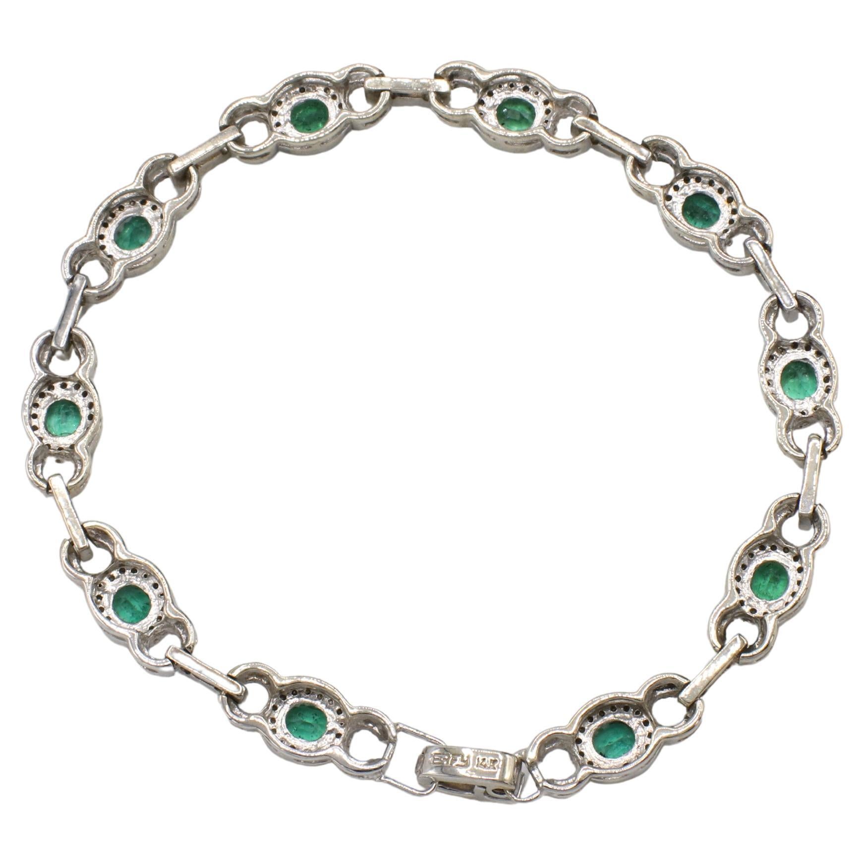 Bracciale linea tennis Effy in oro bianco 14 carati con diamanti naturali e smeraldi verdi 
Metallo: oro bianco 14k
Peso: 18,05 grammi
Lunghezza: 7,5 pollici
Larghezza: 7 mm
Diamanti: Circa 1.65 CTW di diamanti naturali rotondi H. H. I. SI
Smeraldi: