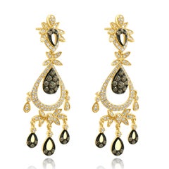 Boucles d'oreilles pendantes Effy en or jaune 14 carats, ornées de diamants bruns et blancs