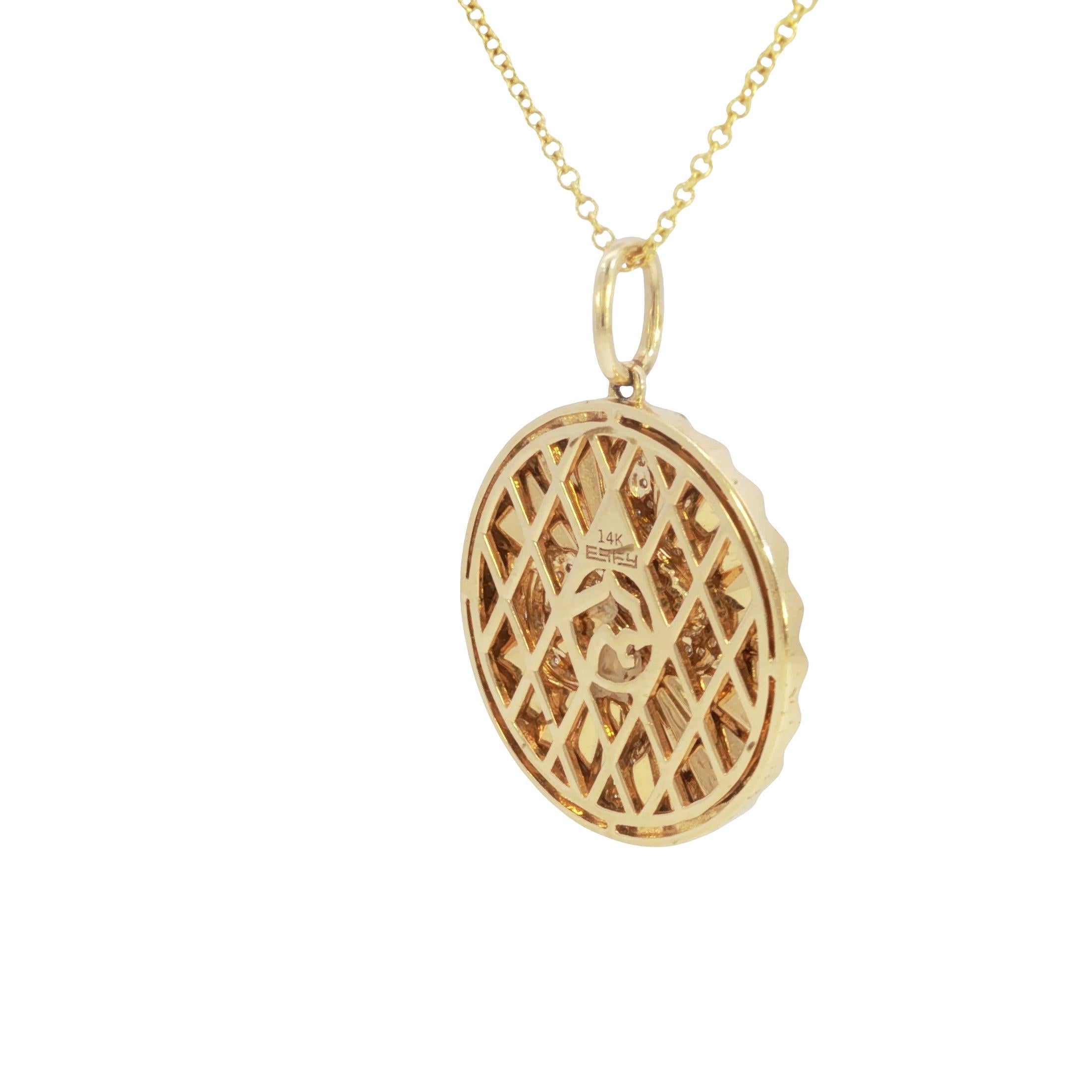 Effy 14K Diamond Snake Pendant Necklace Tsavorite Yellow Gold ~0.34ctw

This 14k yellow gold pendant necklace made by the famous designer EFFY features a coiled snake motif set against a textured, sunburst-patterned disc.

The snake is accented with