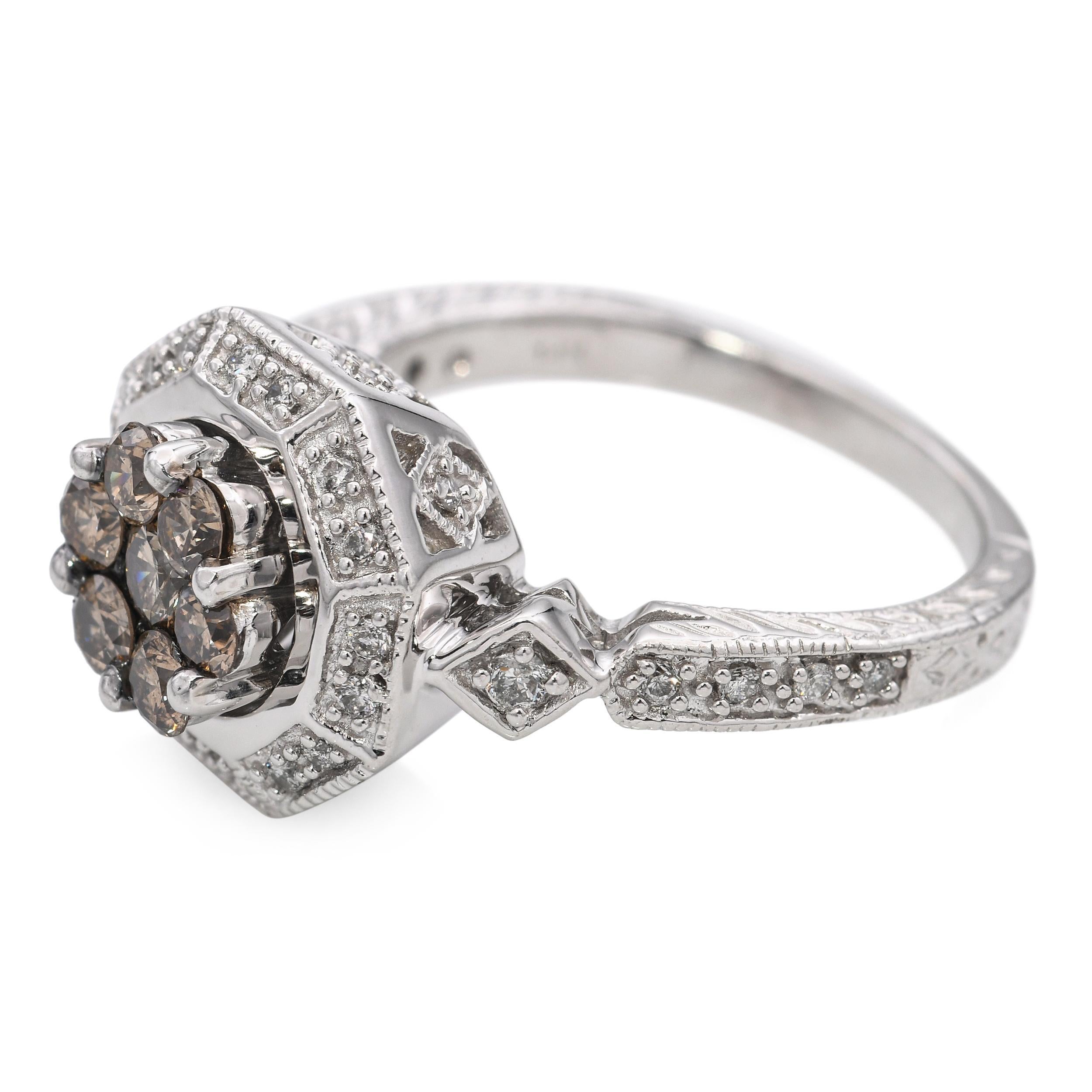 EFFY 14k White Gold 0.95tcw Colored Diamond Cluster Ring In Good Condition For Sale In New York, NY