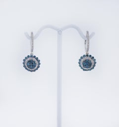 EFFY Pendants d'oreilles en or blanc 14 carats avec diamants bleus et blancs