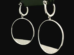 Effy Pendants d'oreilles en or blanc 14 carats avec diamants sertis en pavé