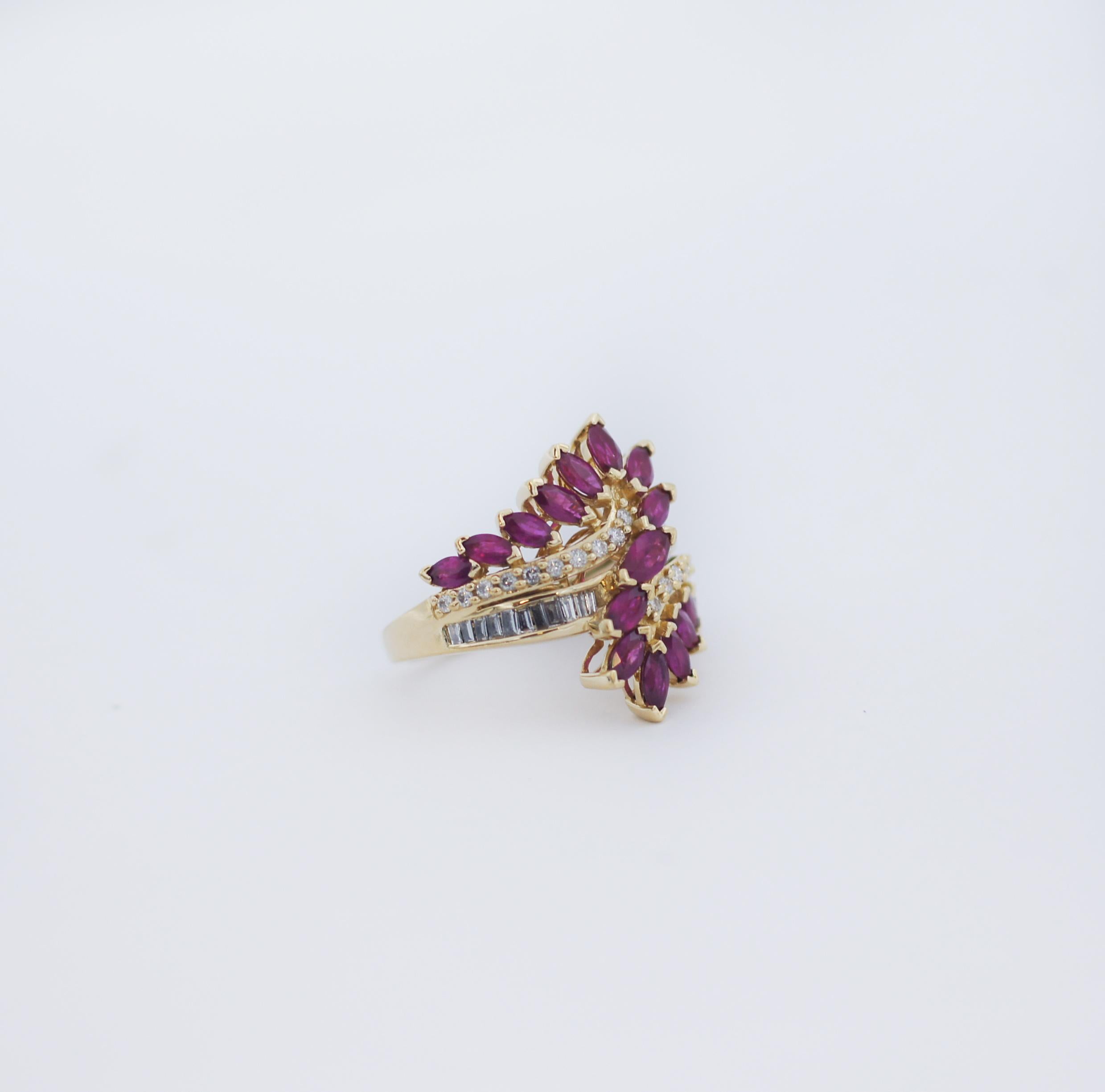 Effy 14K Yellow Gold Diamond and Natural Ruby Ring In Good Condition For Sale In San Fernando, CA