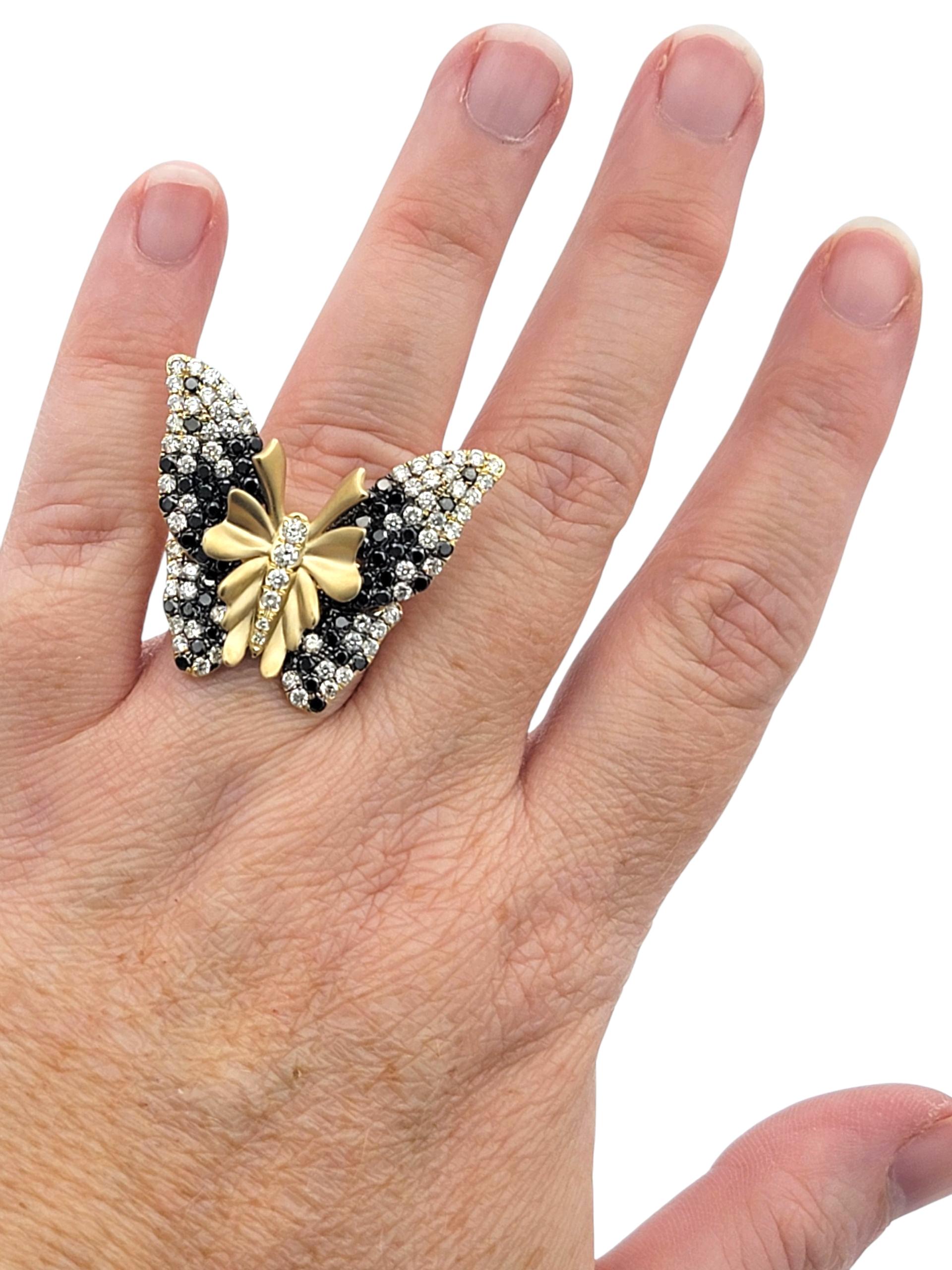 Effy - Bague cocktail papillon en or jaune 14 carats avec diamants noirs et blancs en vente 3