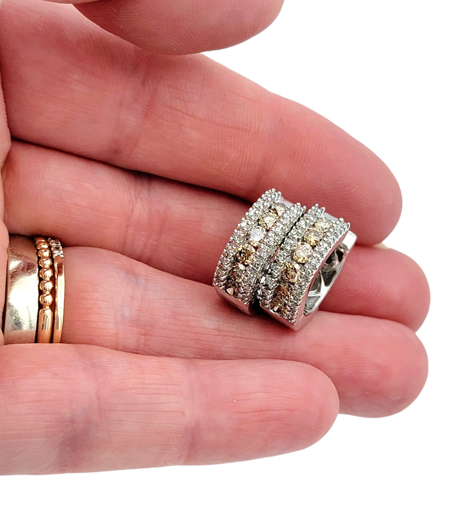 Effy Orecchini a cerchio con diamante bianco e champagne in oro bianco 14 carati in vendita 5