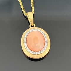 Effy Collar Colgante Cabujón de Coral y Diamantes Acabado Satinado Oro Amarillo 14k
