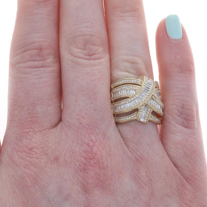 Taglio baguette Effy Anello Cocktail con Cluster di Diamanti in Oro Giallo 14k Baguette SingleCut .87ctw Sz7 in vendita