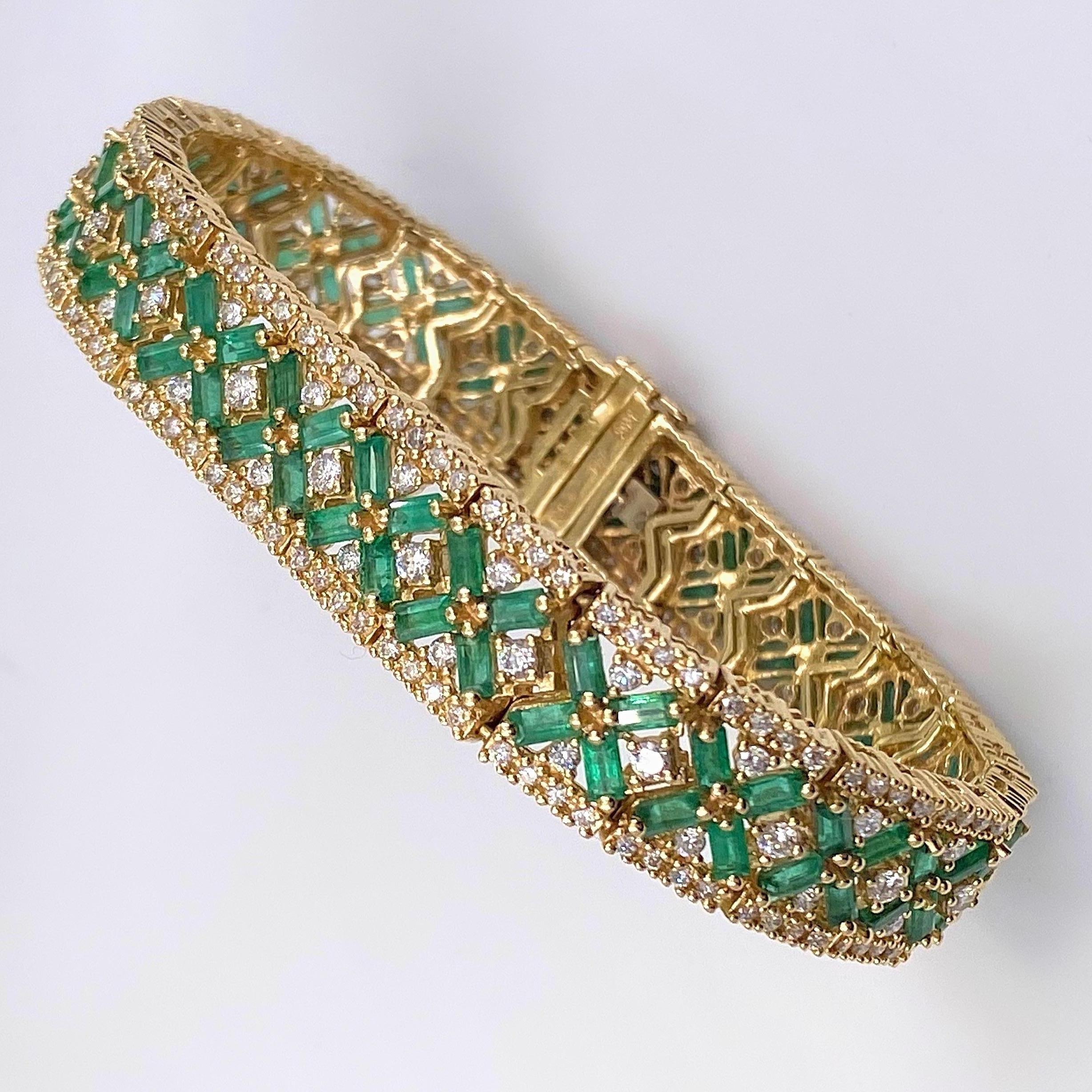 Women's or Men's EFFY Diamonds and Green Emerald 18 Karat Yellow Gold Bracelet 13.50 Carat