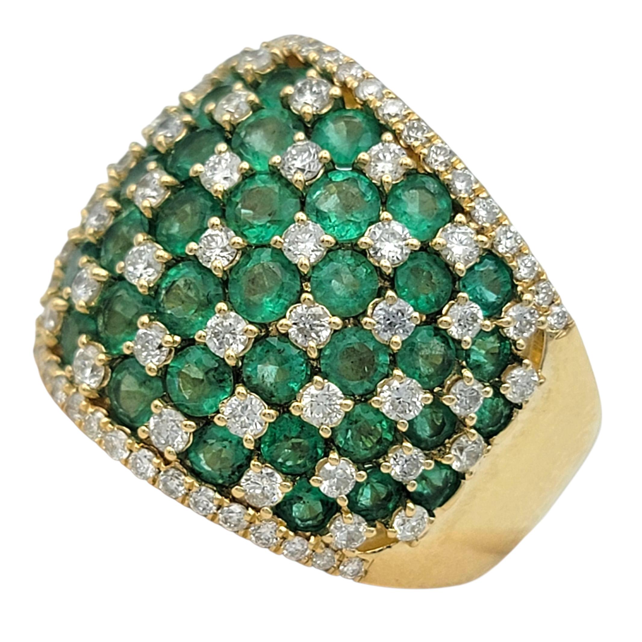 Taille ronde Effy Emerald and Diamond Checkerboard Motif Wide Band Ring 14 Karat Yellow Gold (bague à large bande en or jaune 14 carats) en vente