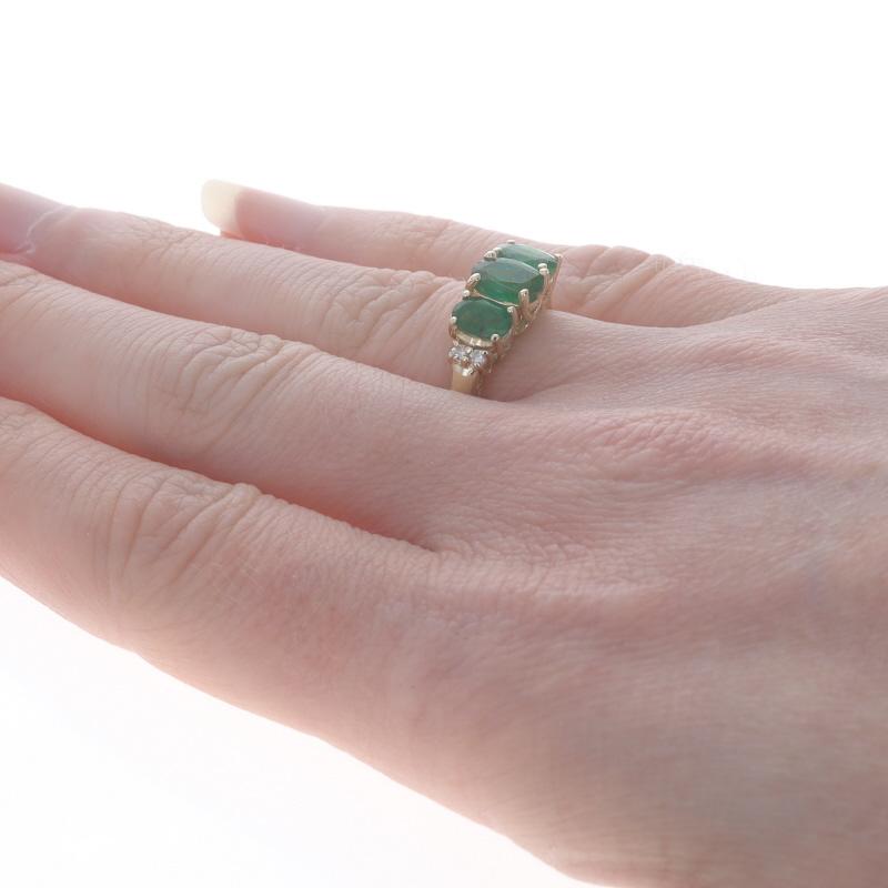 EFFY Dreisteiniger Ring mit Smaragd und Diamant - Gelbgold 14k Oval 1,95ctw Damen