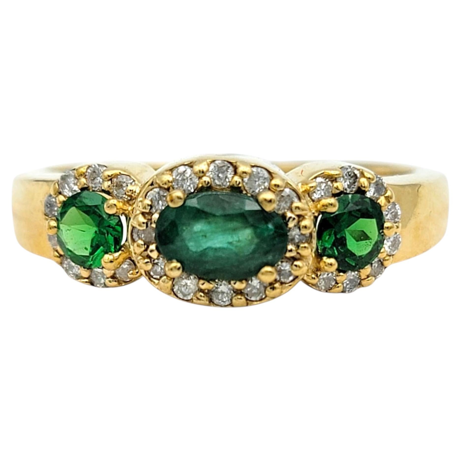 Anillo Effy de oro amarillo de 14 quilates con tres piedras: esmeralda, tsavorita y diamante