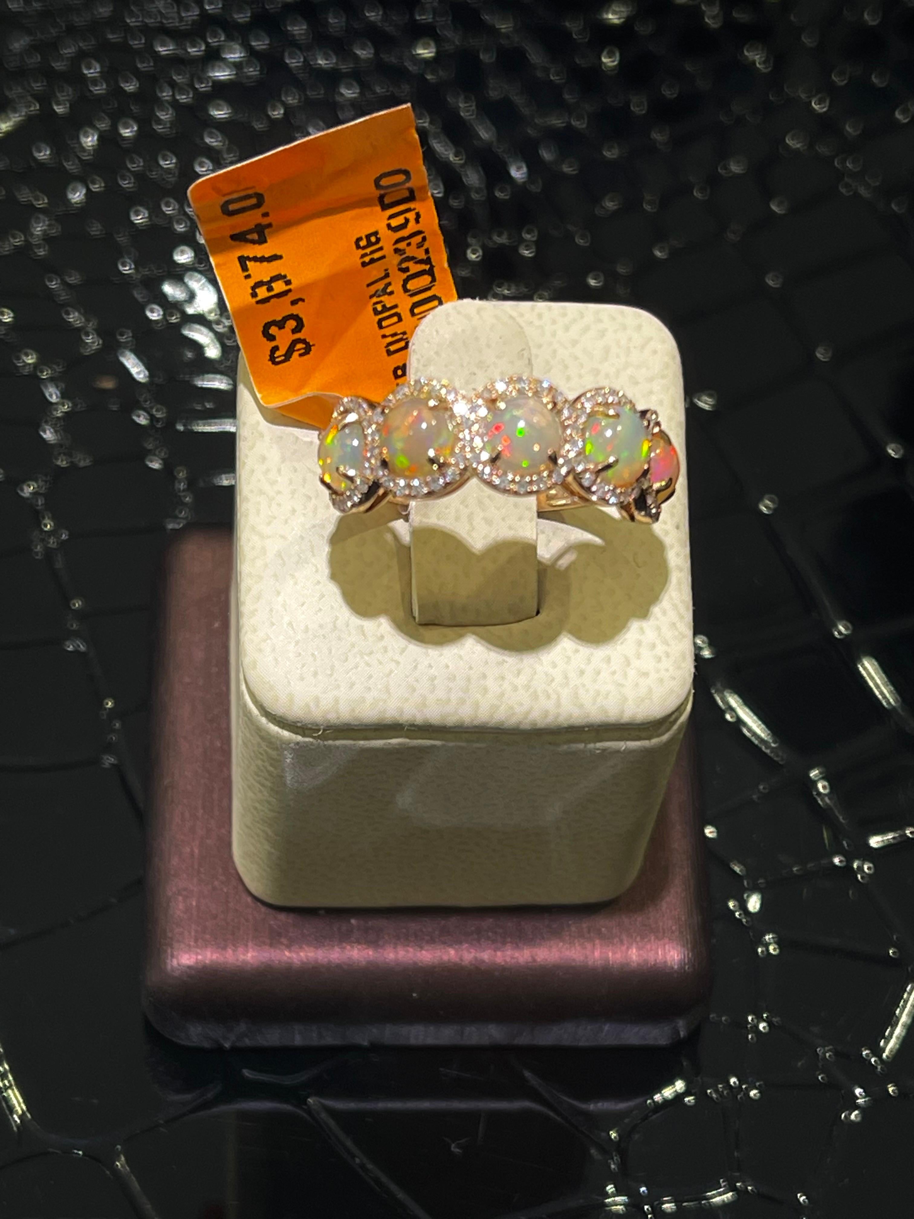 Eleganter Effy Feuer Opal & Diamant Ring in 14k.

Ungefähr 0,82 Karat an Diamanten.

Größe 7.