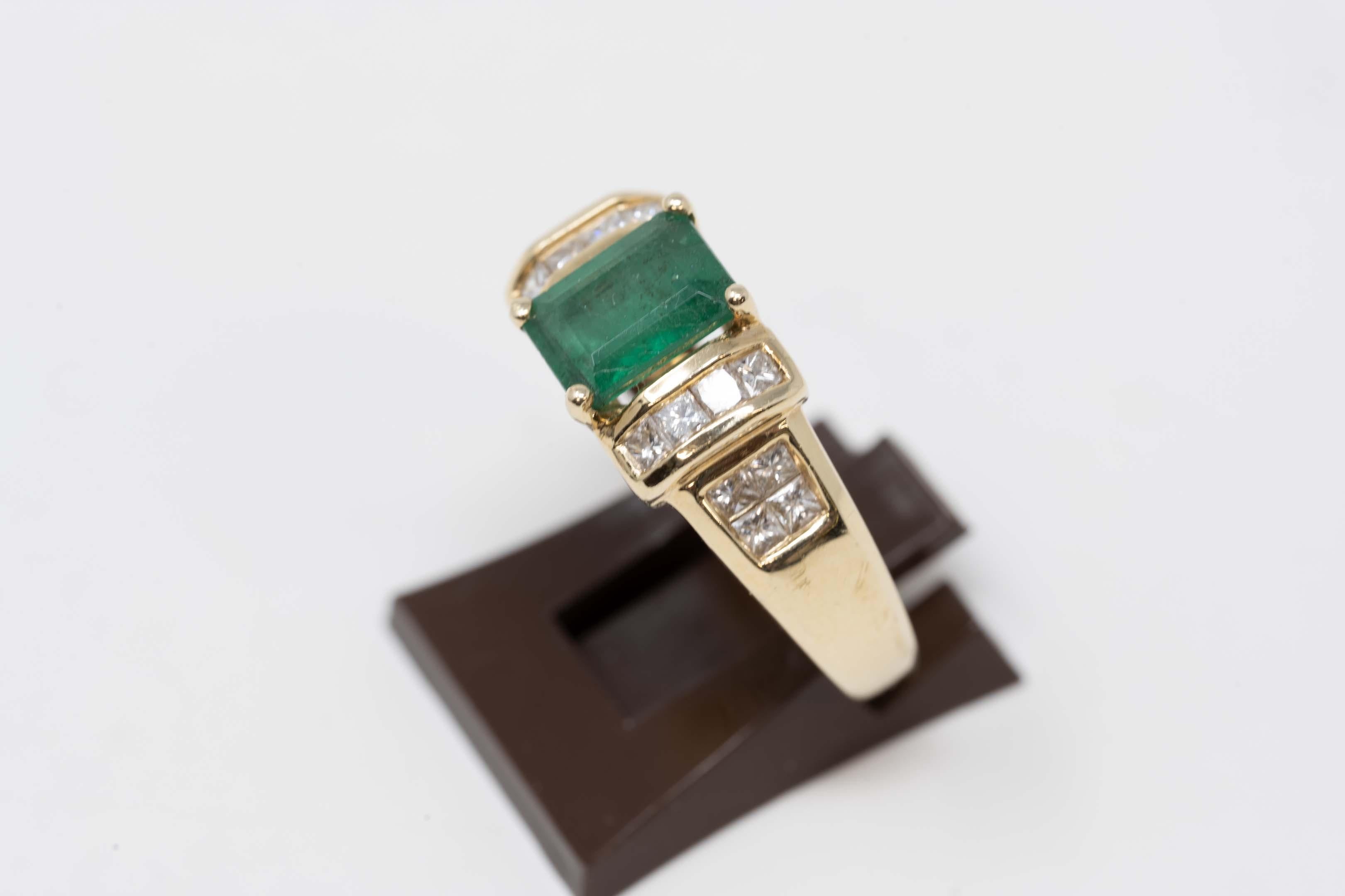 Taille princesse Effy Jewelry N.Y. Bague en or 14k avec émeraude et diamant en vente