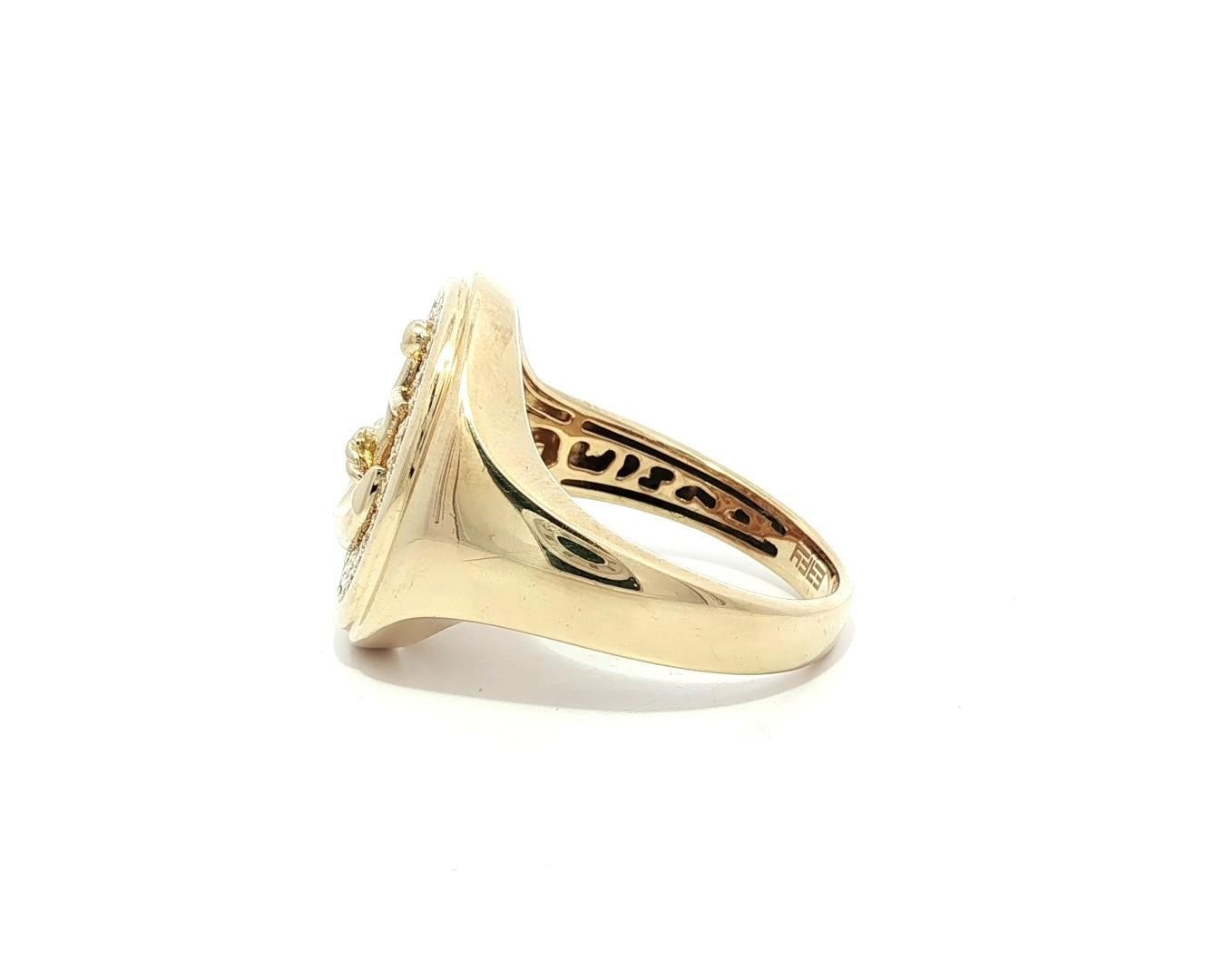 Bague chevalière ovale en or jaune 14k pour homme avec pavé de diamants et ancre en vente 5