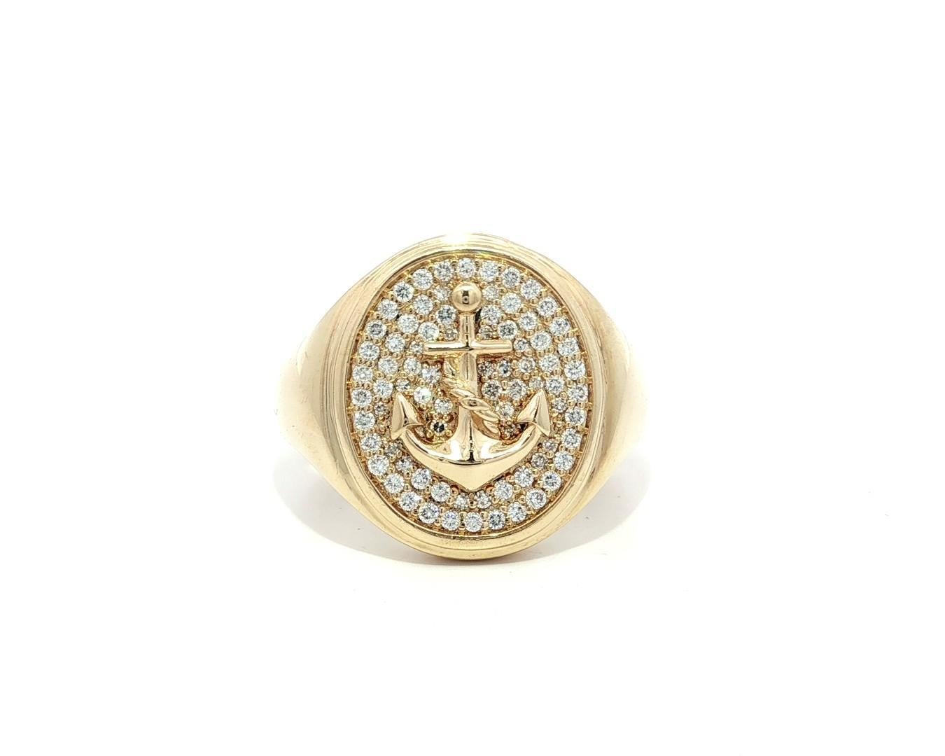 Bague chevalière ovale en or jaune 14k pour homme avec pavé de diamants et ancre en vente 2