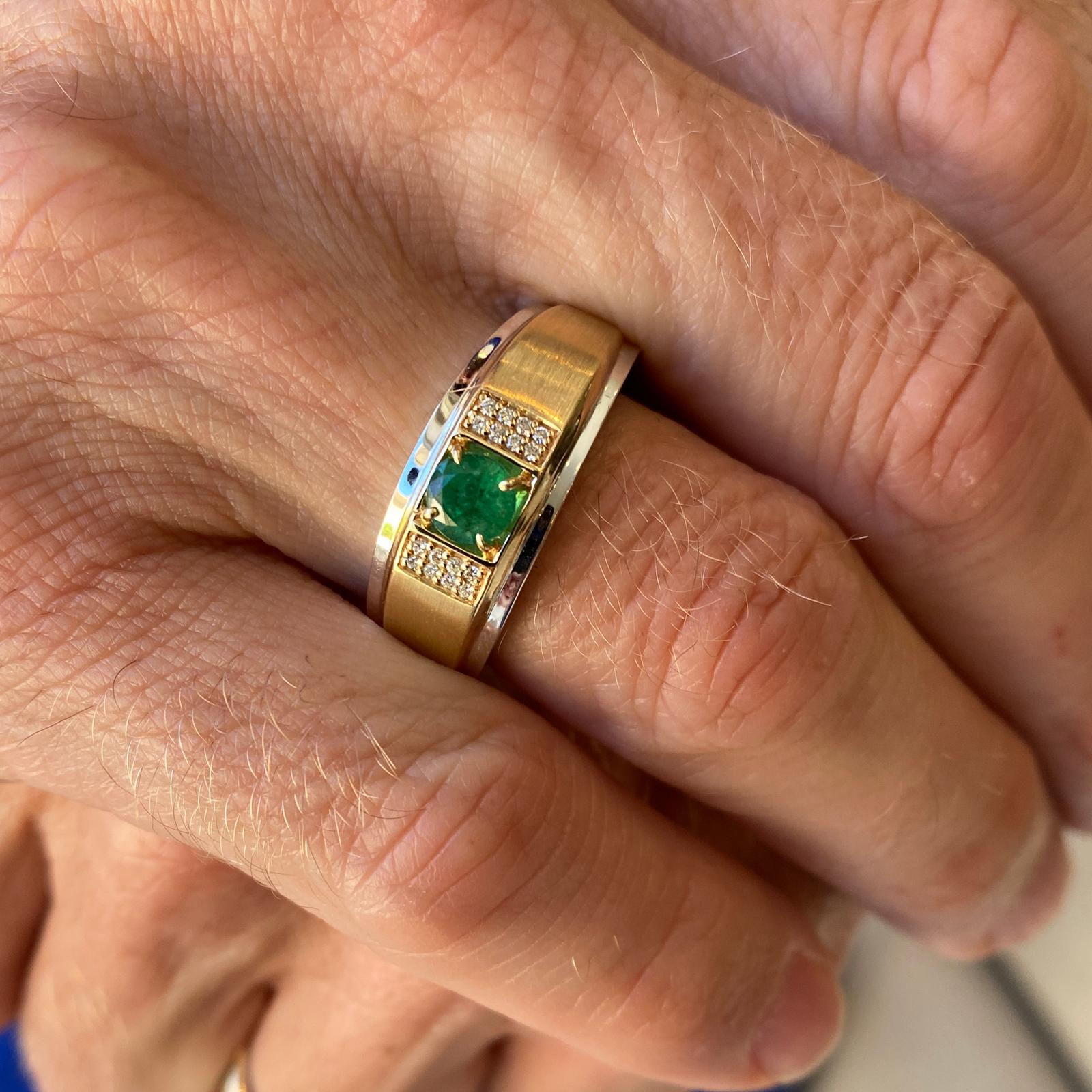 Modern Effy Men's Emerald Diamond 14 Karat Two-Tone Ring