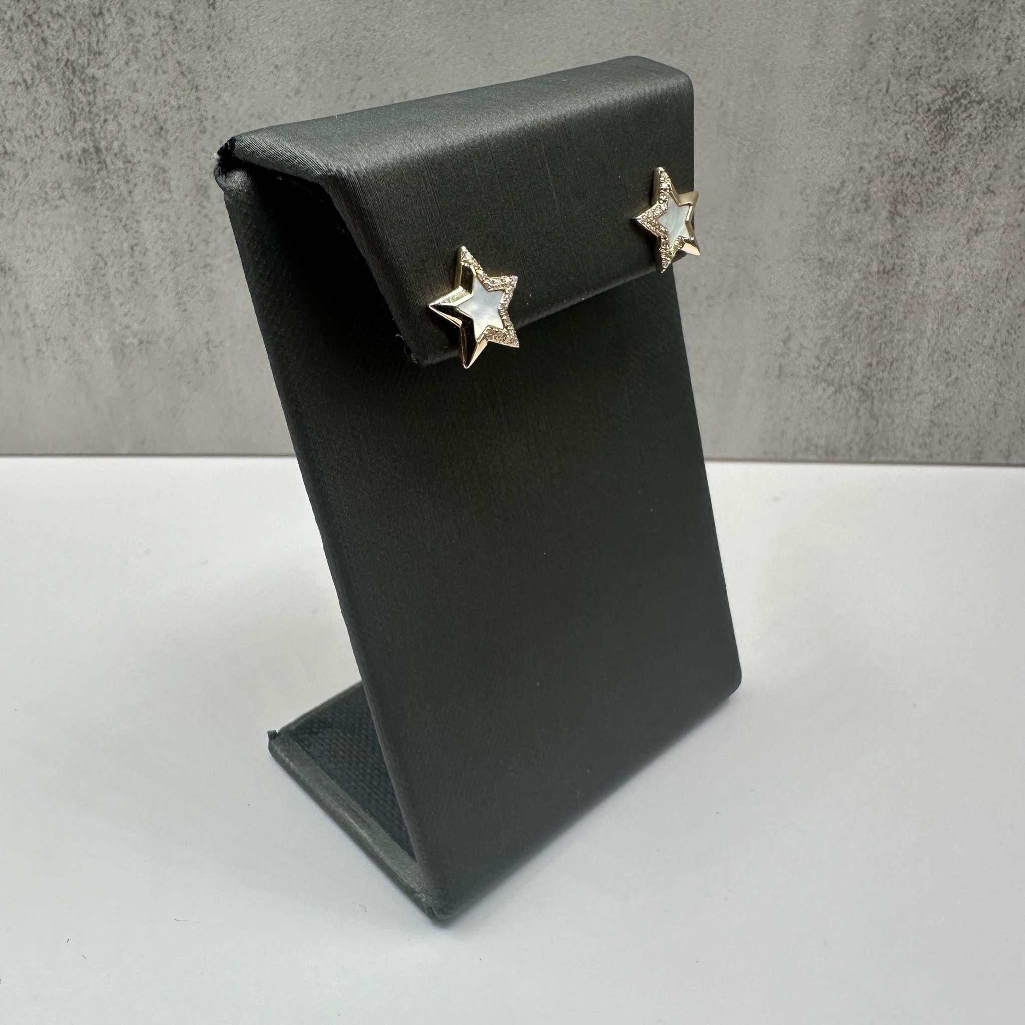 These stunning Designer Effy Mother of Pearl and Diamond Star Earrings in 14kt yellow gold feature a natural mother of pearl stone surrounded by 0.11ctw of natural GH SI round single-cut diamonds for a dazzling effect. The earrings have a diameter