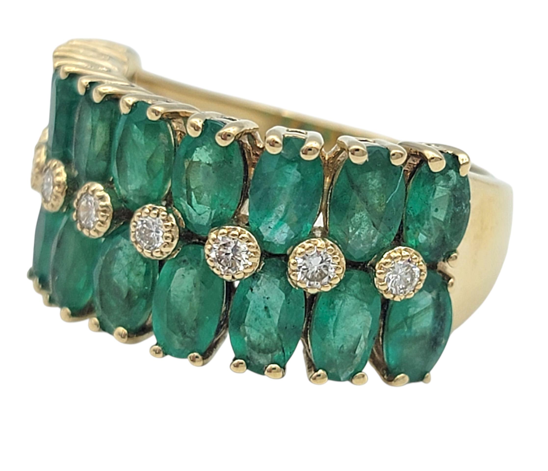 Taille ovale Effy - Bague en or jaune 14 carats avec émeraude ovale à plusieurs rangs et diamant rond en vente