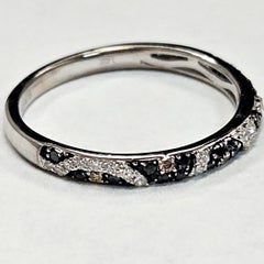 Anello Effy con fascia di diamanti multicolore in oro bianco 14 carati