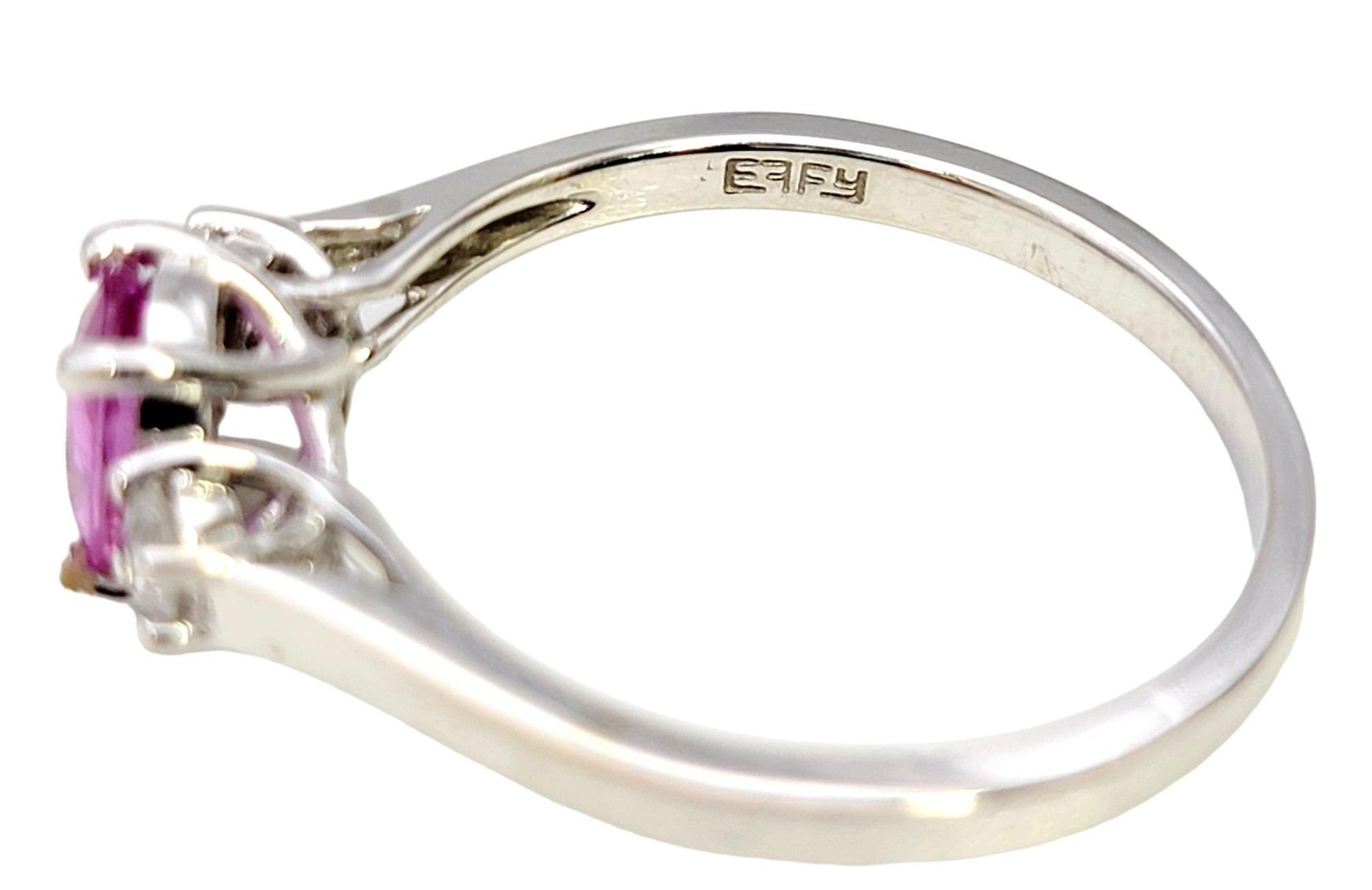 De las mujeres EFFY Anillo Ovalado de Tres Piedras de Zafiro Rosa y Diamante en Oro Blanco de 14 Kilates