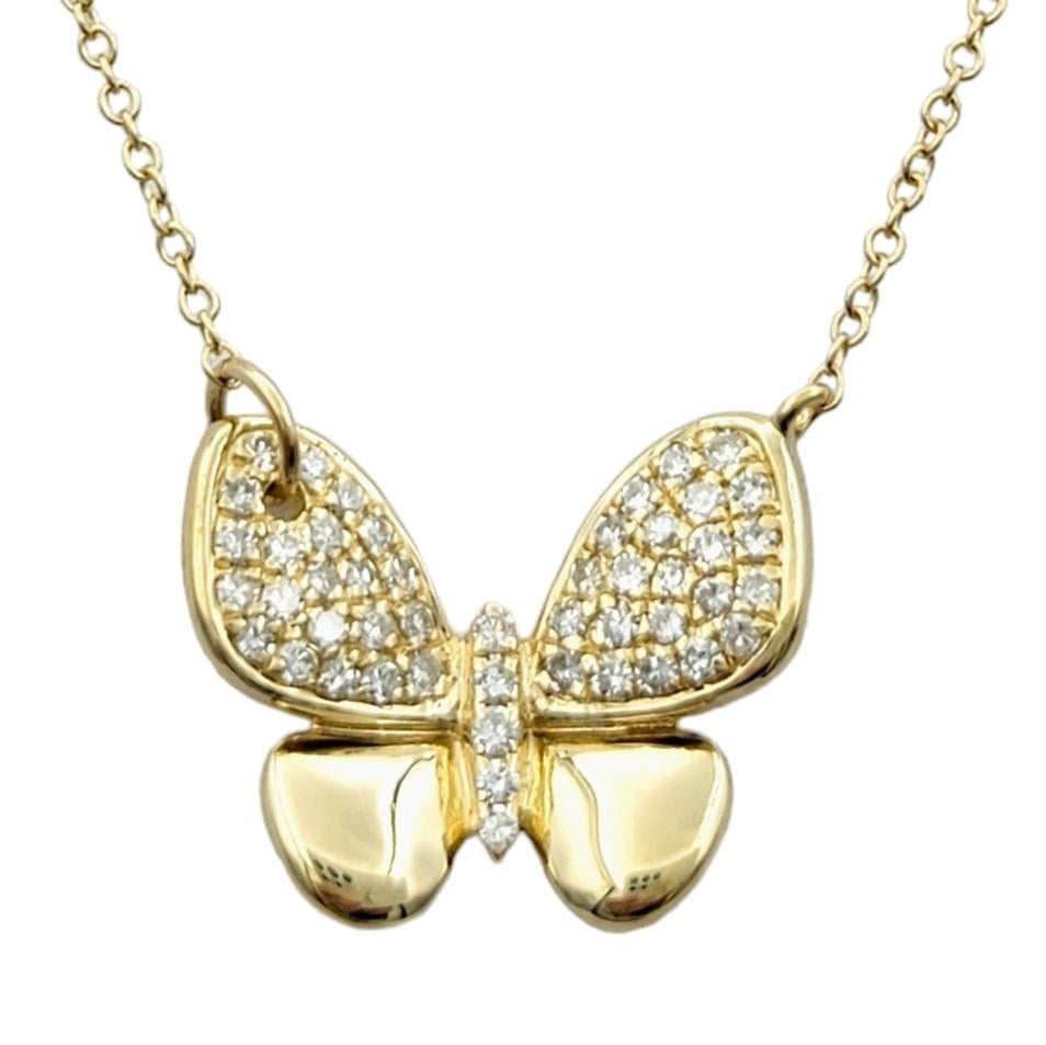 Round Cut Effy Pavé Diamond Butterfly Pendant Necklace Set in 14 Karat Yellow Gold For Sale