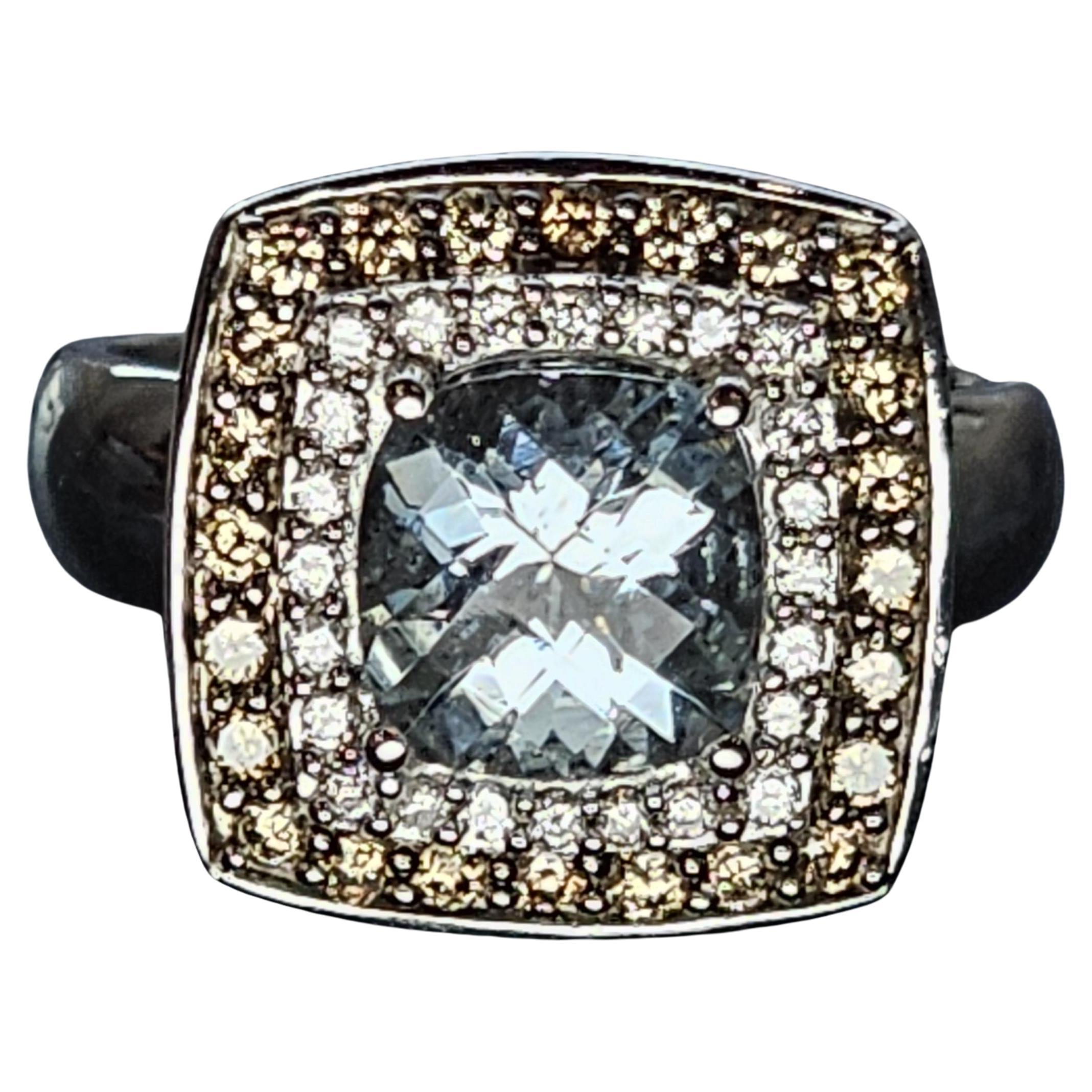 Aquí tenemos un anillo Effy de Aguamarina con centro talla cojín y Diamante en oro blanco de 14k, talla 7,25.

**Específicos**
- Medidas: Dedo de tamaño 7,25 y mide 0,58 pulgadas de ancho.
- Piedra principal: Aguamarina, talla cojín, color azul
-