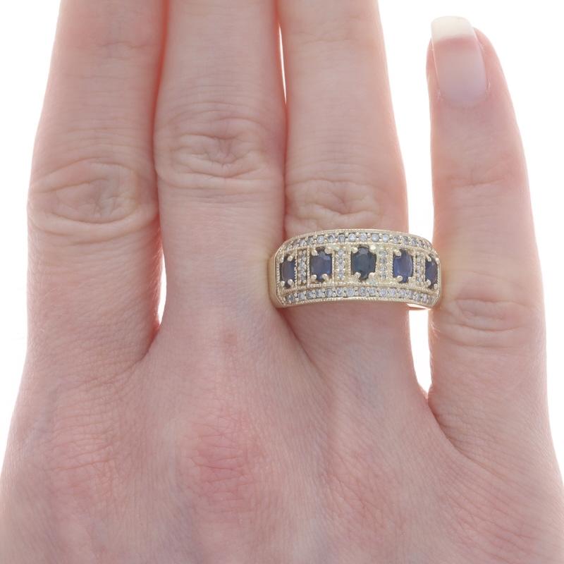 EFFY Saphir-Diamant-Ring aus Gelbgold 14k Oval .97ctw Fünf-Stein Milgrain-Ring (Ovalschliff)
