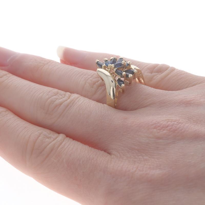 EFFY Bague cocktail bypass en or jaune 14 carats avec saphirs et diamants en grappe, 1,48 carat poids total Pour femmes en vente