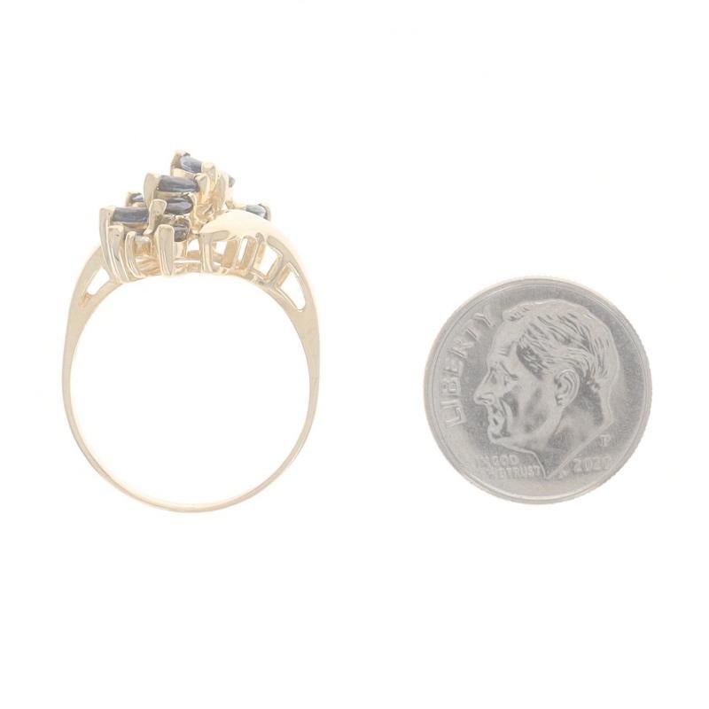 EFFY Bague cocktail bypass en or jaune 14 carats avec saphirs et diamants en grappe, 1,48 carat poids total en vente 1