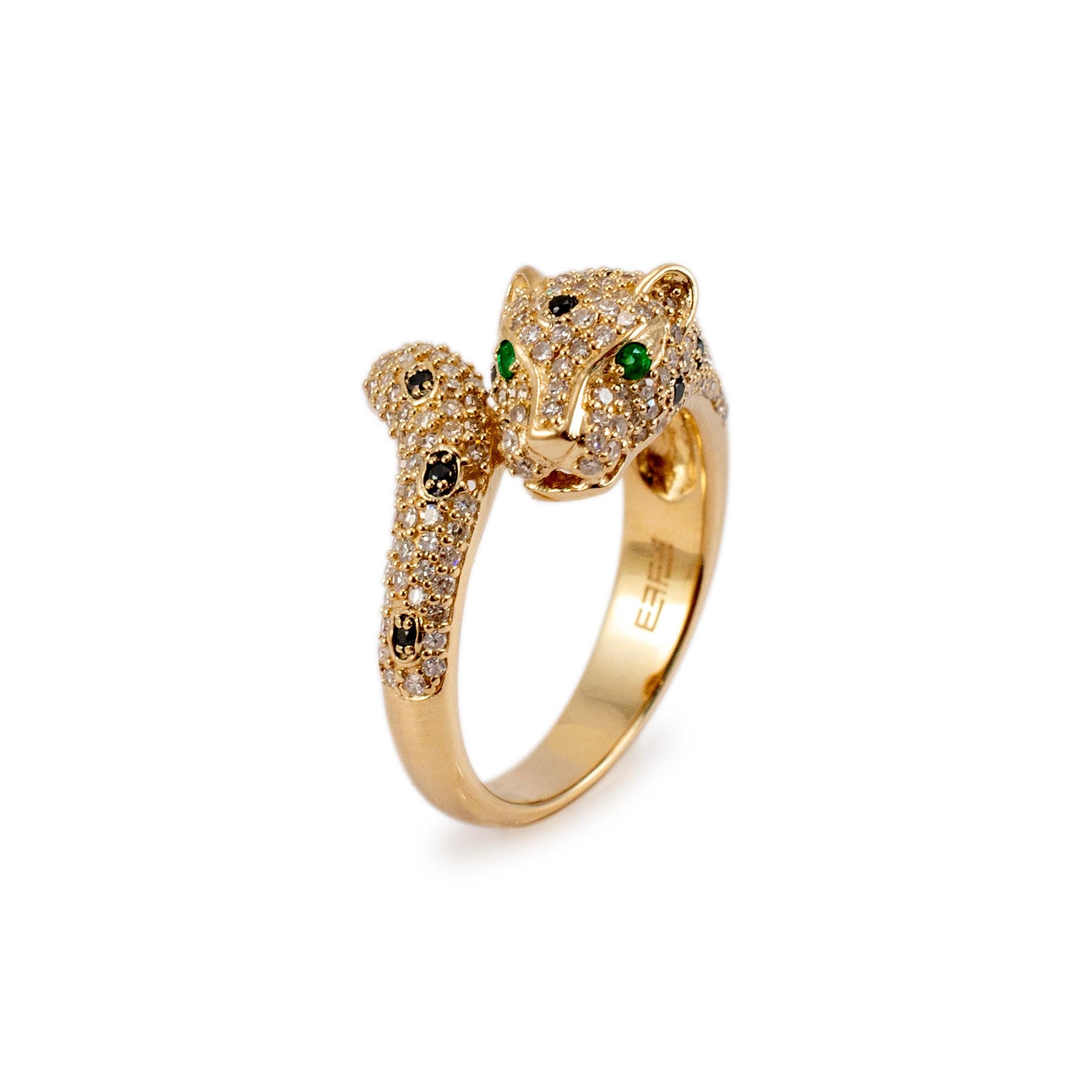 Marca: Effy

Sexo: Señoras

Tipo de Metal: Oro amarillo de 14 quilates 

Tamaño: 7

Anchura superior: 1/2

Peso: 5,52 gramos

Anillo de cóctel de estilo contemporáneo de oro amarillo de 14 quilates pulido con diamantes y esmeraldas, con media caña
