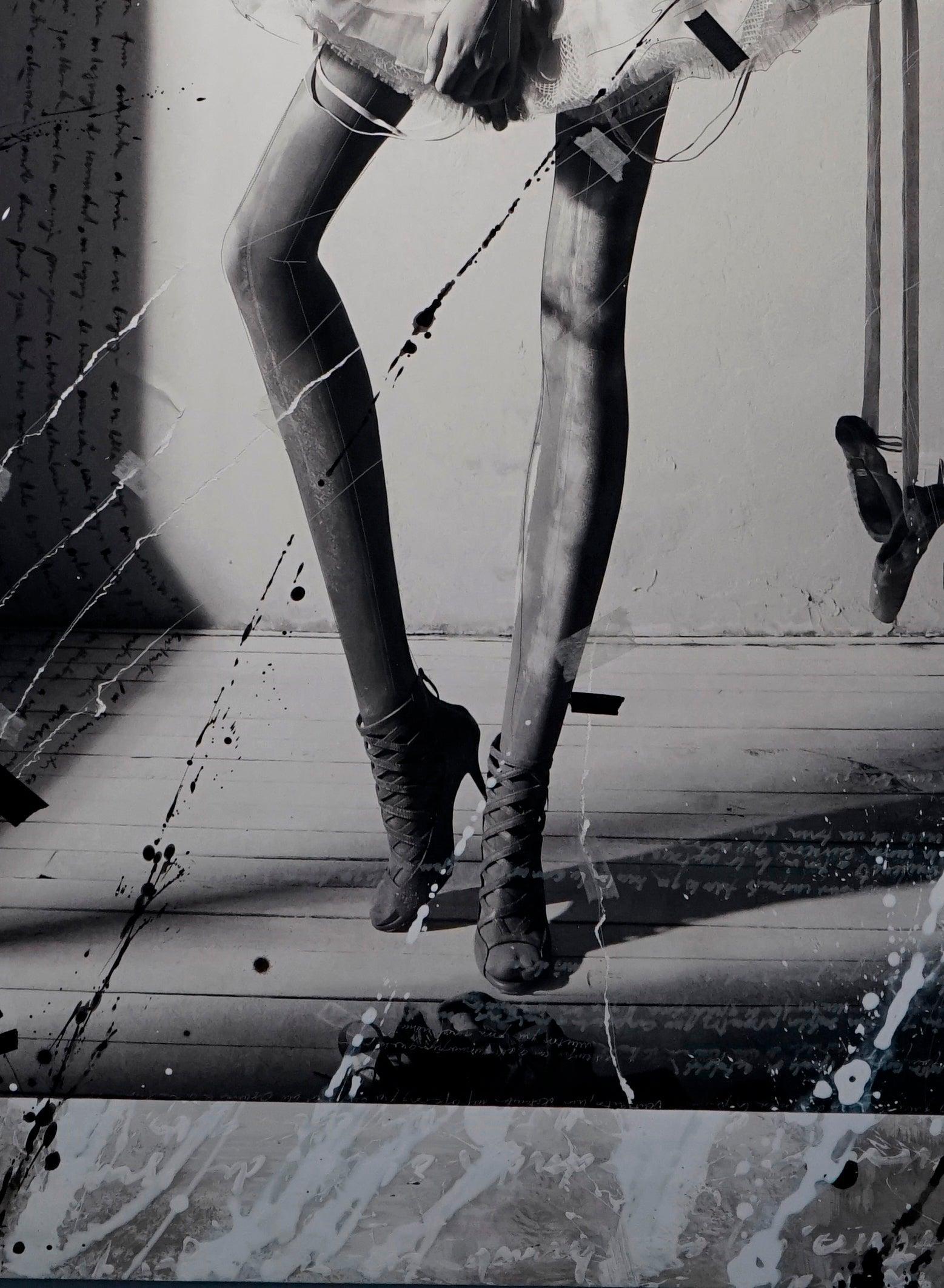 Ballet sur pied, intervenu par l'artiste, monté sur aluminium - Autres styles artistiques Photograph par Efren Isaza
