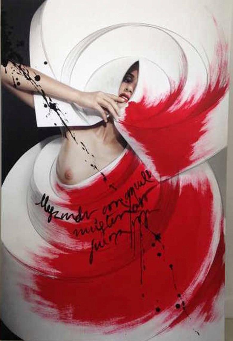 Origami Spiral II, photographie interventionnelle montée sur aluminium - Photograph de Efren Isaza