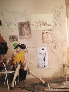 Vestido Amarillo de Color Haute. obra única intervenida por el artista. Enmarcado