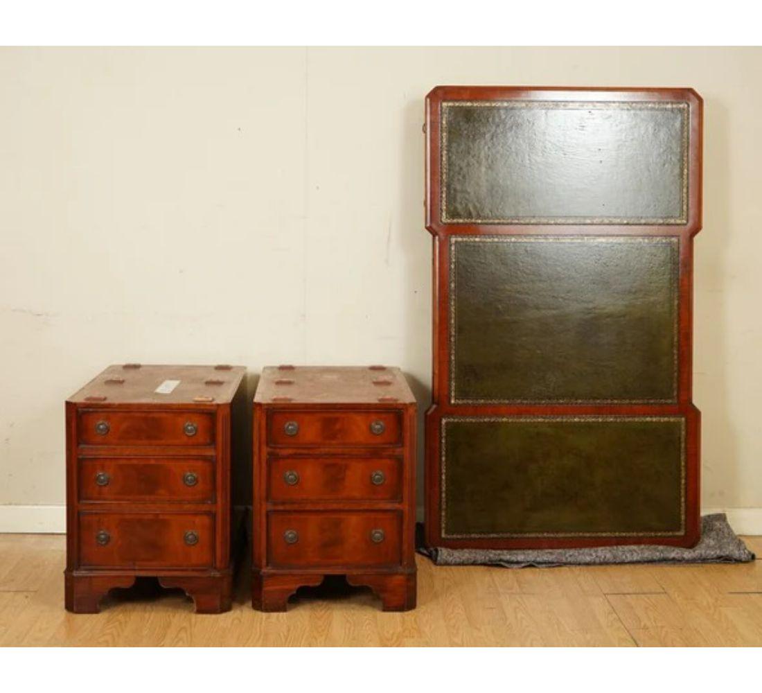 E.G Hudson Fully Restored Twin Pedestal Desk with Green Leather Top For Sale 4