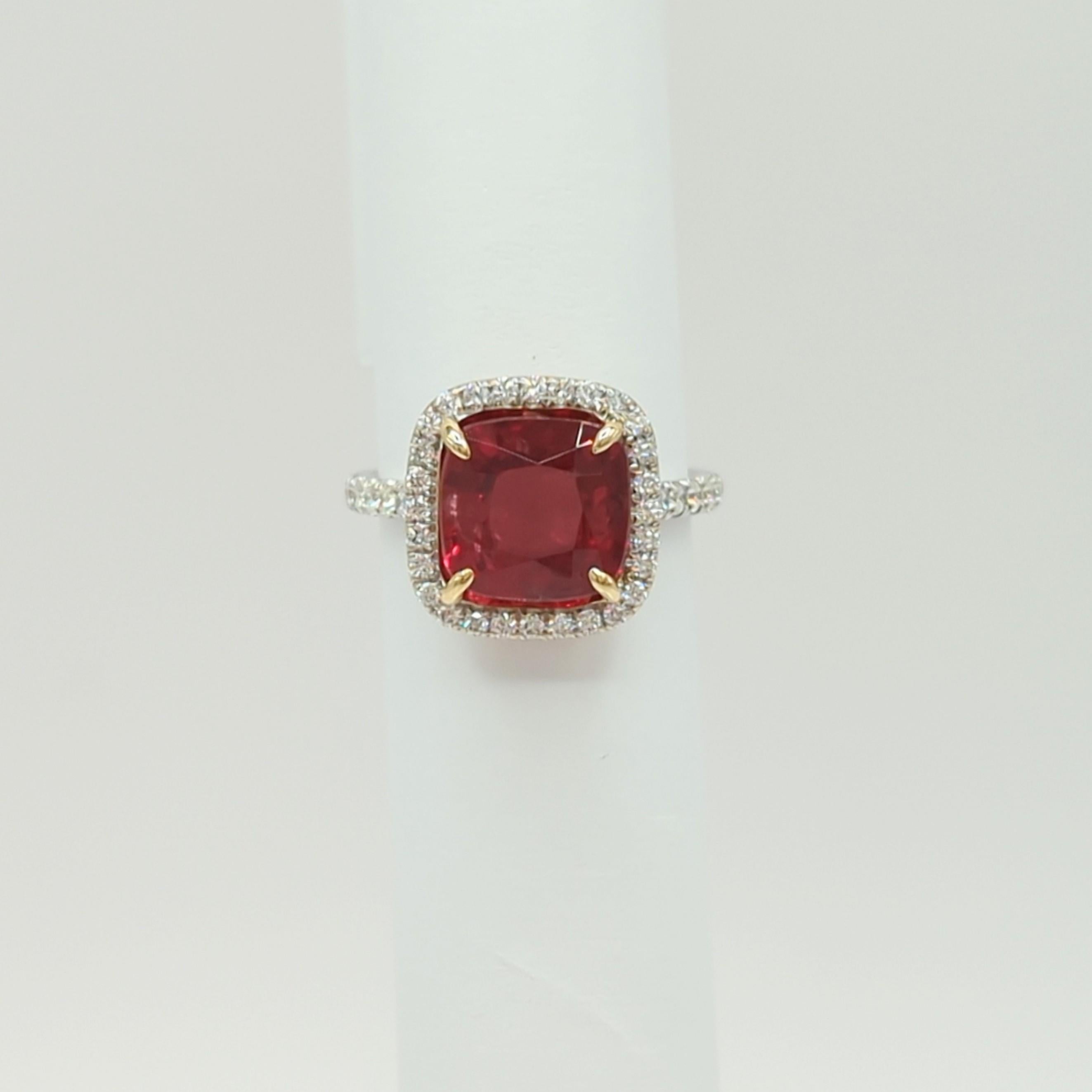 EG Lab Vivid Red Spinel Cushion and White Diamond Ring in 18K 2 Tone Gold In New Condition For Sale In Los Angeles, CA
