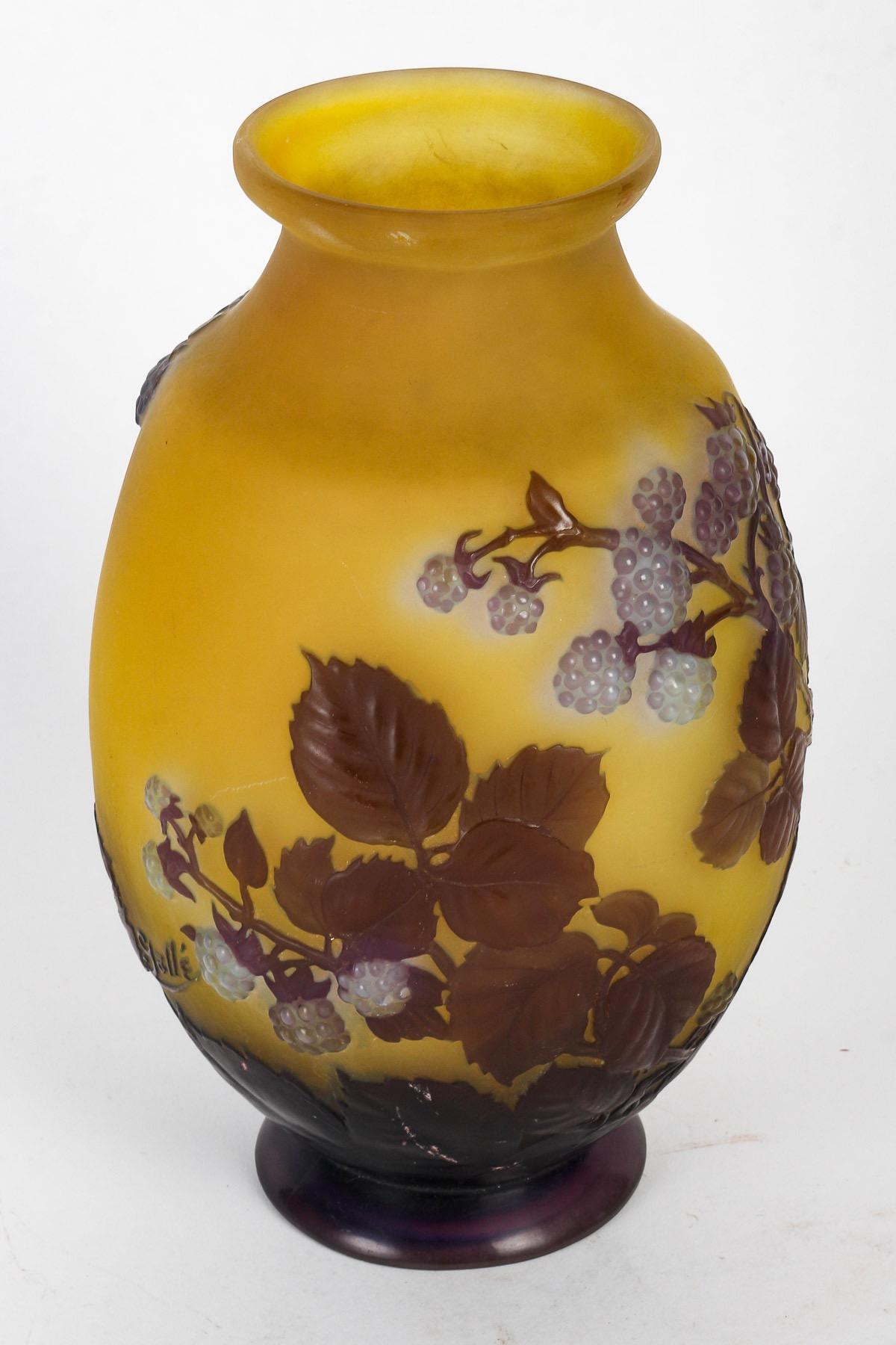 Etched E.Gallé (1846-1904)  Art Nouveau Soufflé Glass Vase « Framboisier» circa 1910