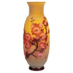 E. Gallé (1846-1904)  "Fleurs de Pommier "Soufflé-Glasvase um 1910