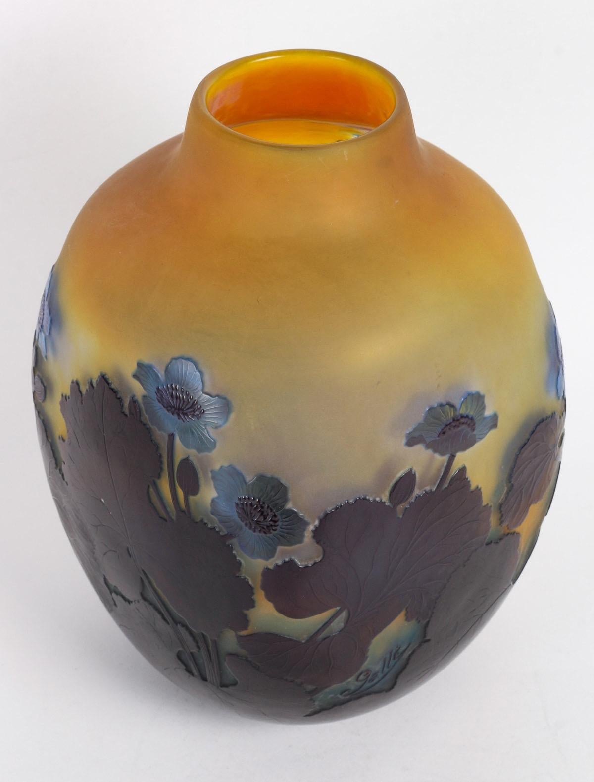 Early 20th Century E.Gallé (1846-1904) French Art Nouveau Cameo Glass Vase « Anemones» circa 1900 For Sale