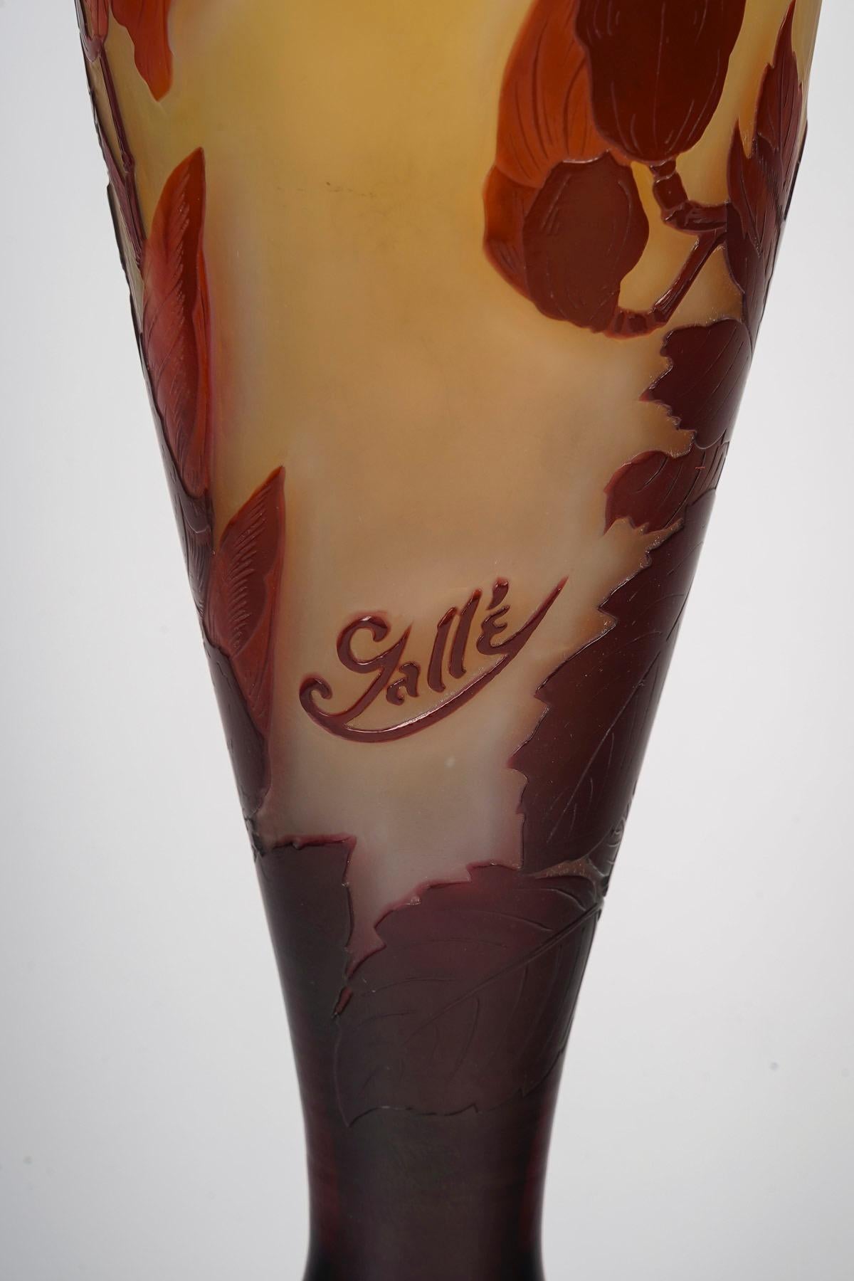 Émile Gallé (1846-1904) French Art Nouveau Glass Vase « Magnolias» circa 1900 In Good Condition For Sale In Saint-Ouen, FR