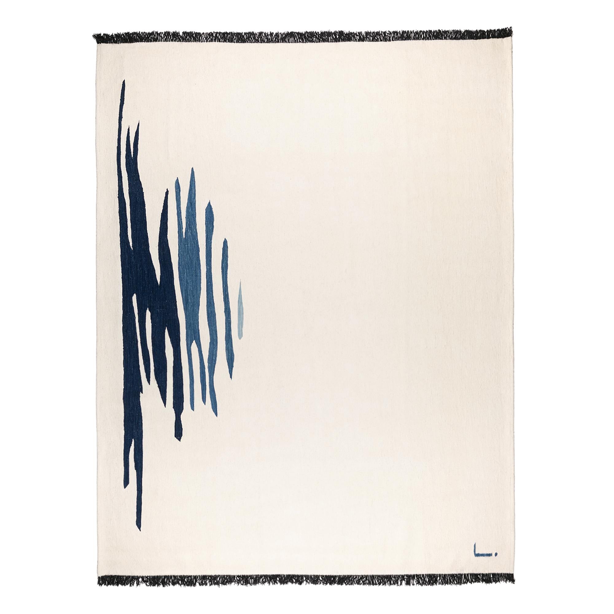 Ege No 1 Zeitgenössischer moderner Kelim-Teppich aus handgewebter Wolle in Dune Weiß und Blau (Handgewebt) im Angebot