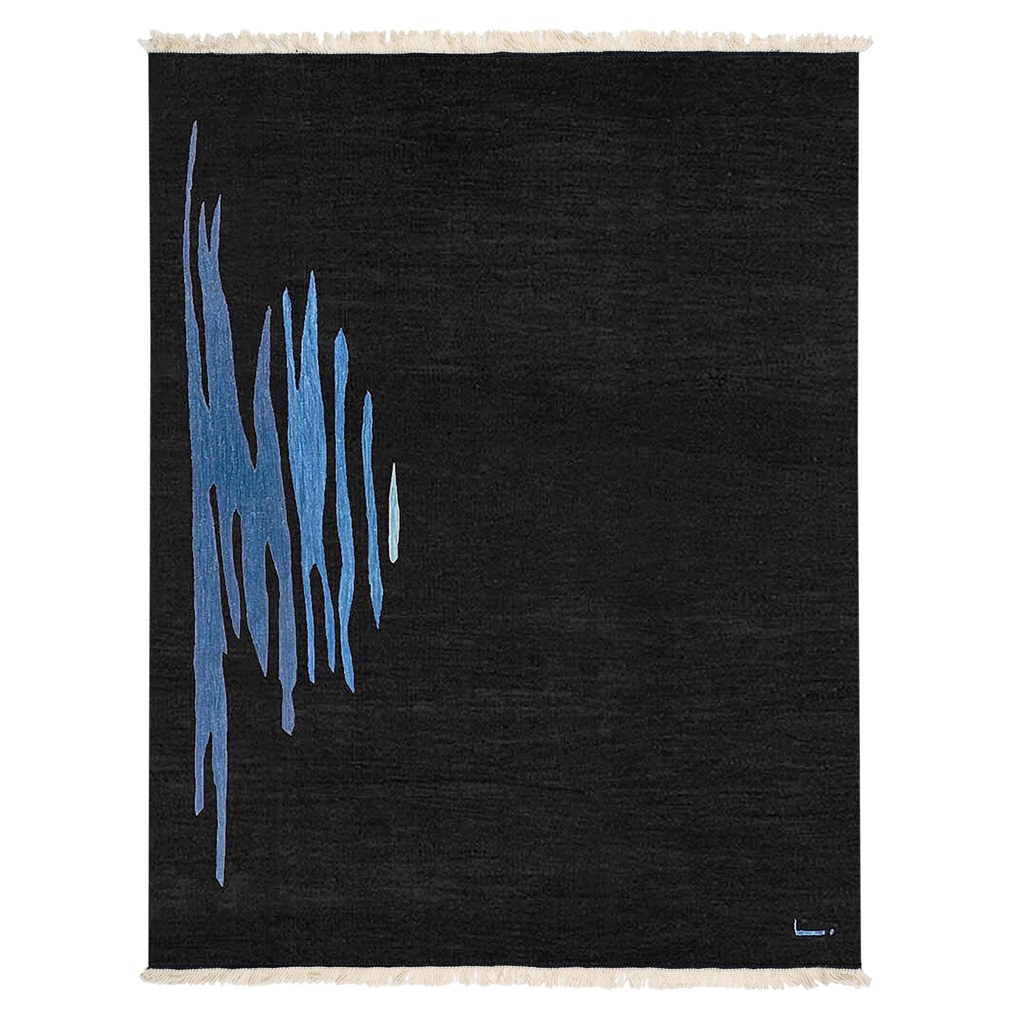 Ege No 1 Zeitgenössischer moderner Kelim-Teppich aus handgewebter Wolle in Mitternachtsblau im Angebot