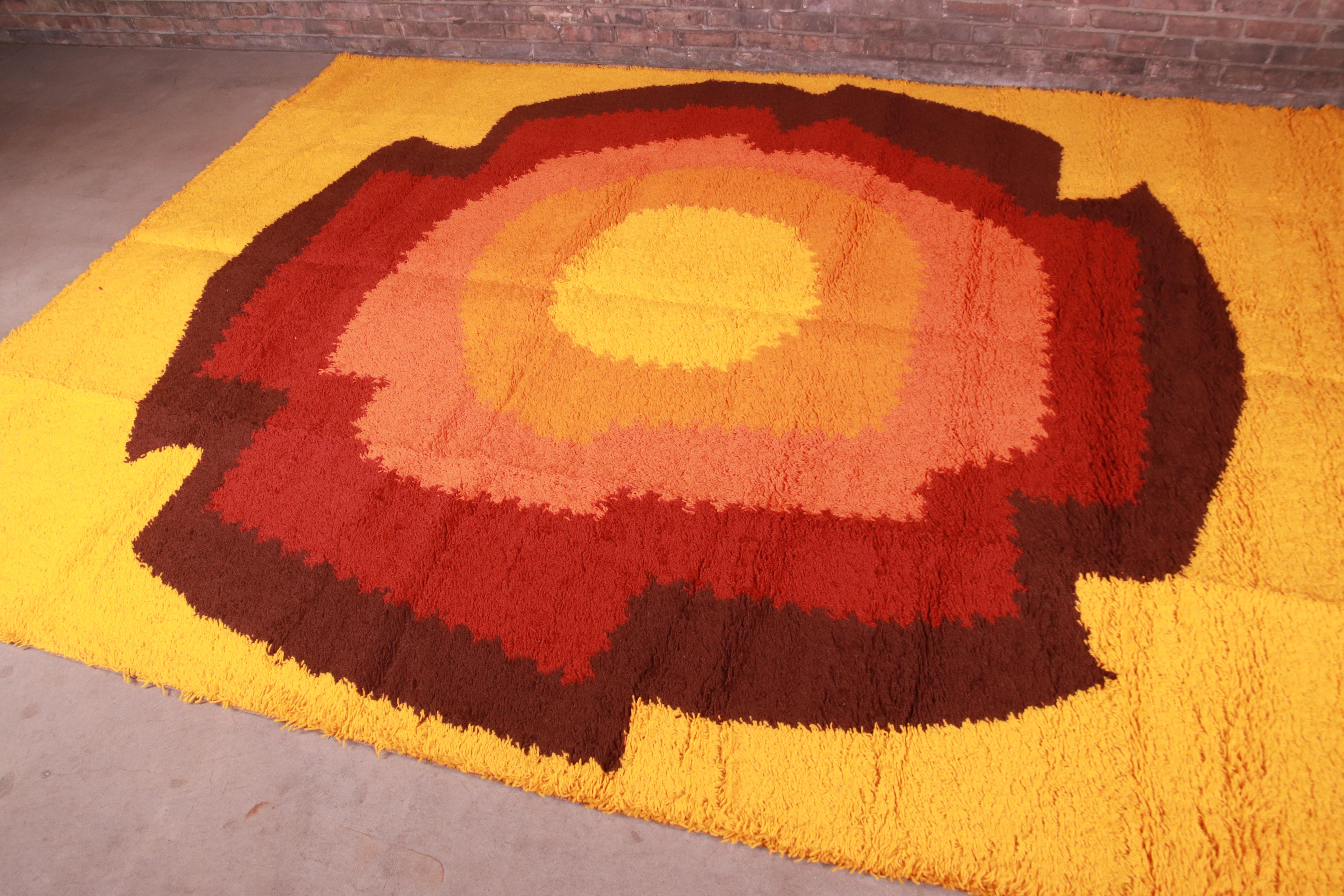 Ege Rya Danish Modern Sunburst Shag Wool Rug, 1970s In Excellent Condition In South Bend, IN