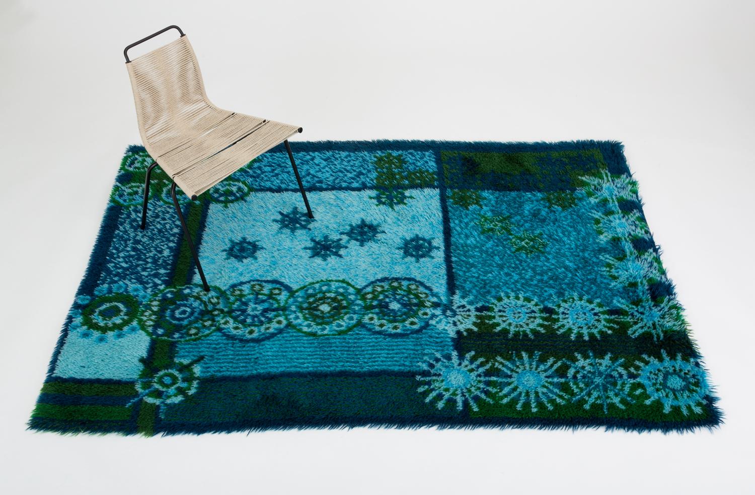 A 1960s Danish shag rug by Ege Rya in cool, blue tones. Woven according to tradition, this carpet has a one-inch pile and a design motif of intricately patterned circles, reminiscent of snowflakes against a windowpane background. The company