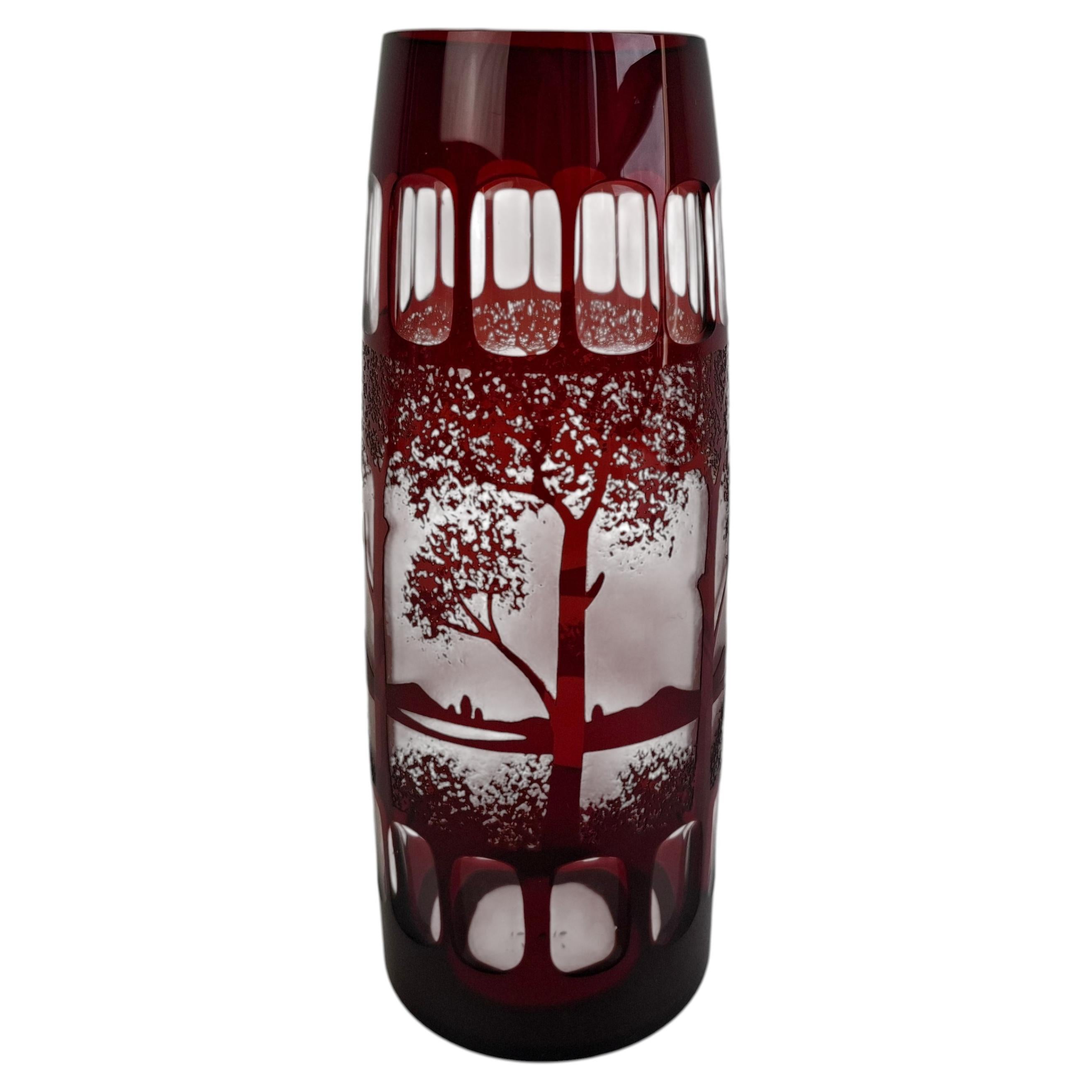 Vaso Egermann Art Deco con sovrapposizione di rubini, Cecoslovacchia, 1920 circa